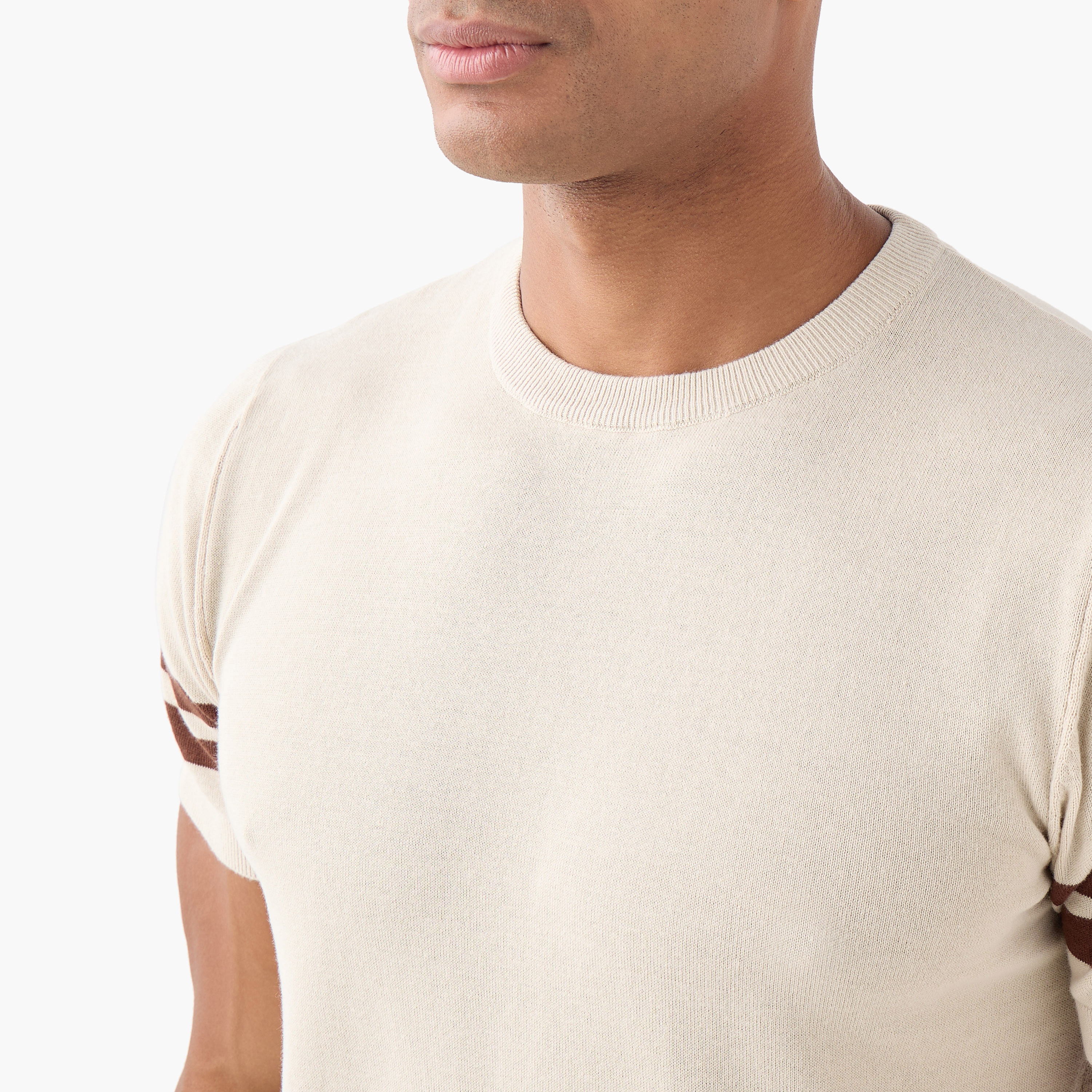 تيشيرت مقلّم بياقة ضيقة-men-clothing-tshirtsandpolos-tshirts-image-9