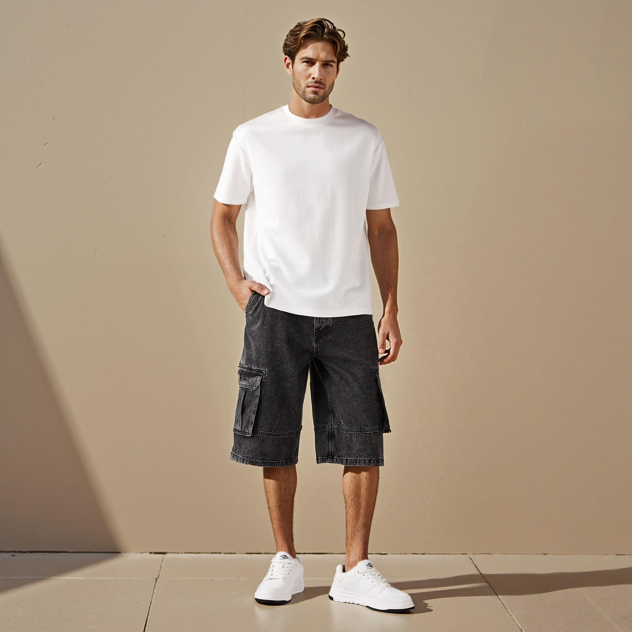 تيشيرت بقصة مريحة وياقة ضيقة-men-clothing-tshirtsandpolos-tshirts-image-2