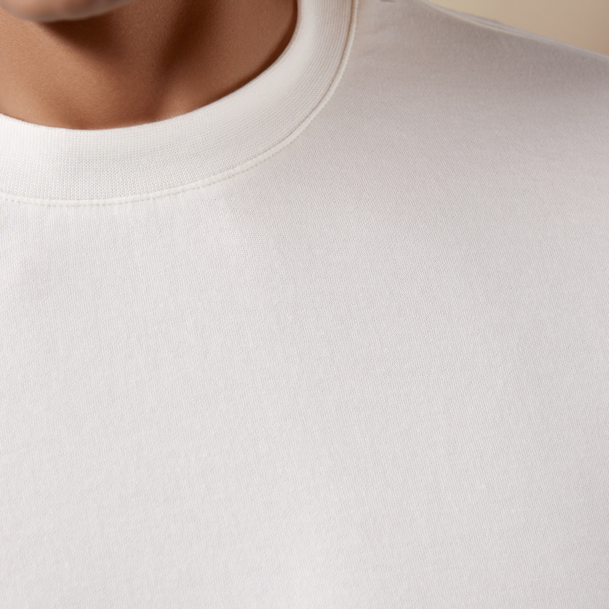 تيشيرت بقصة مريحة وياقة ضيقة-men-clothing-tshirtsandpolos-tshirts-image-5