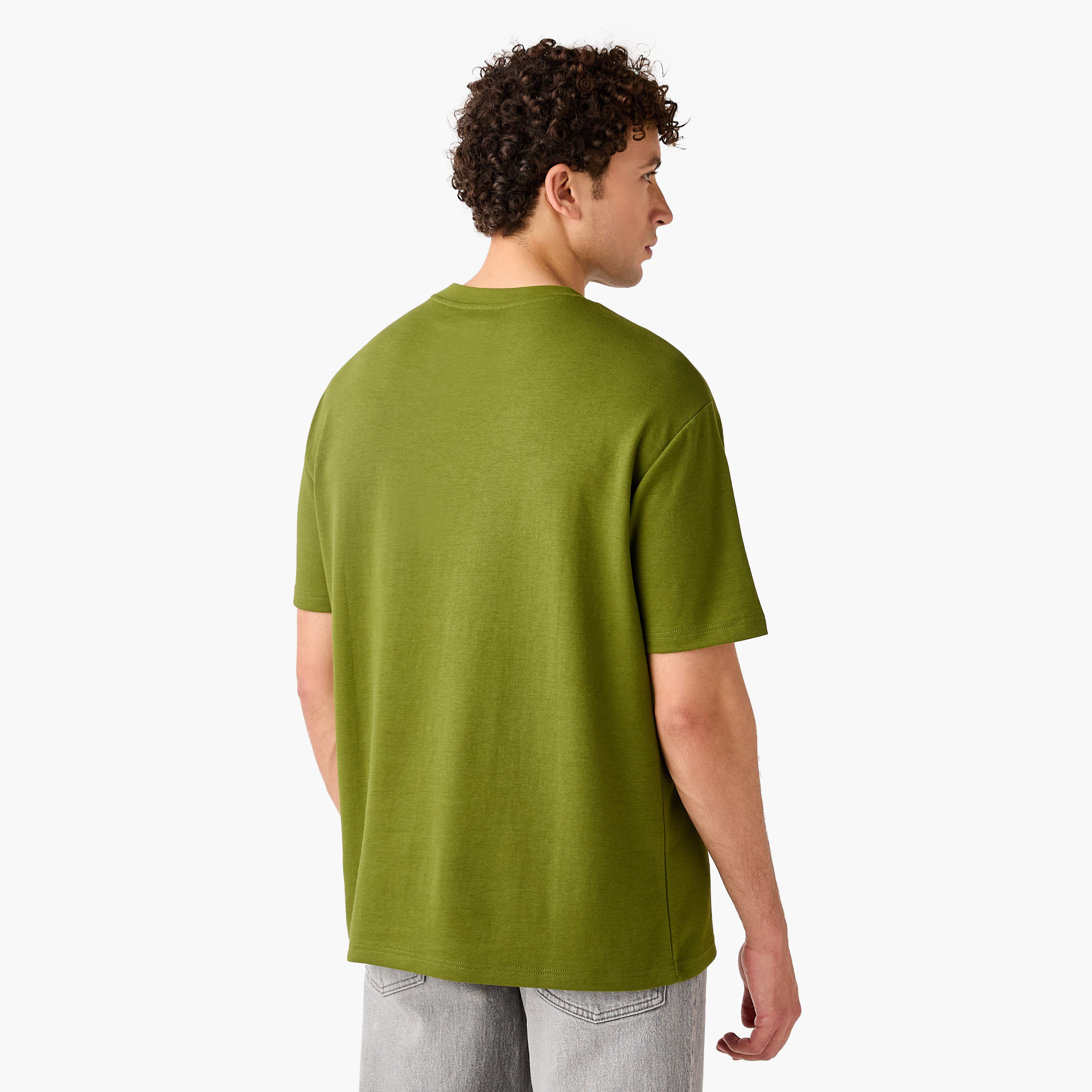 تيشيرت بياقة ضيقة وقصة مريحة-men-clothing-tshirtsandpolos-tshirts-image-13
