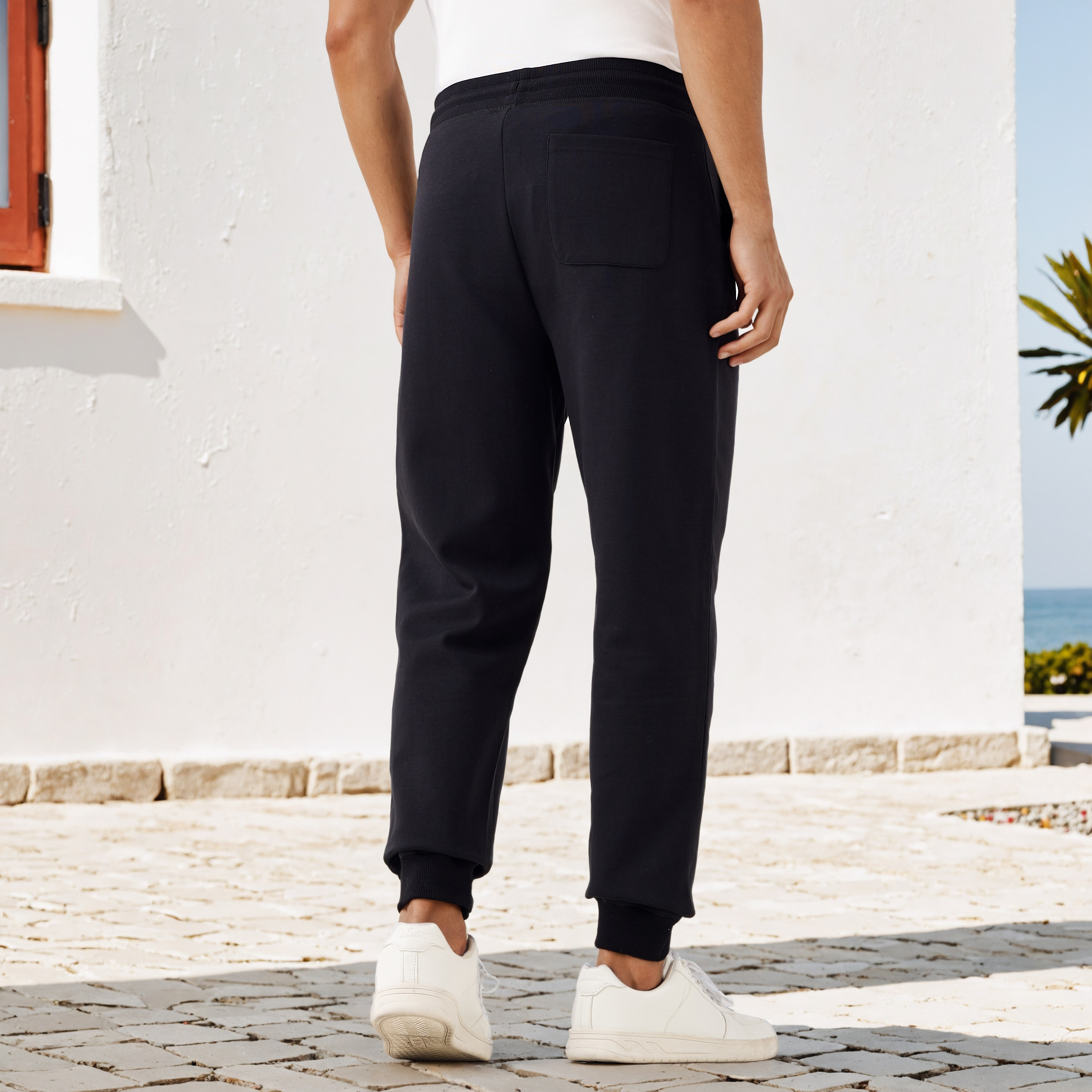 بنطلون رياضي بقصّة عادية وخصر مطاطي وجيوب-men-clothing-bottoms-joggers-image-8