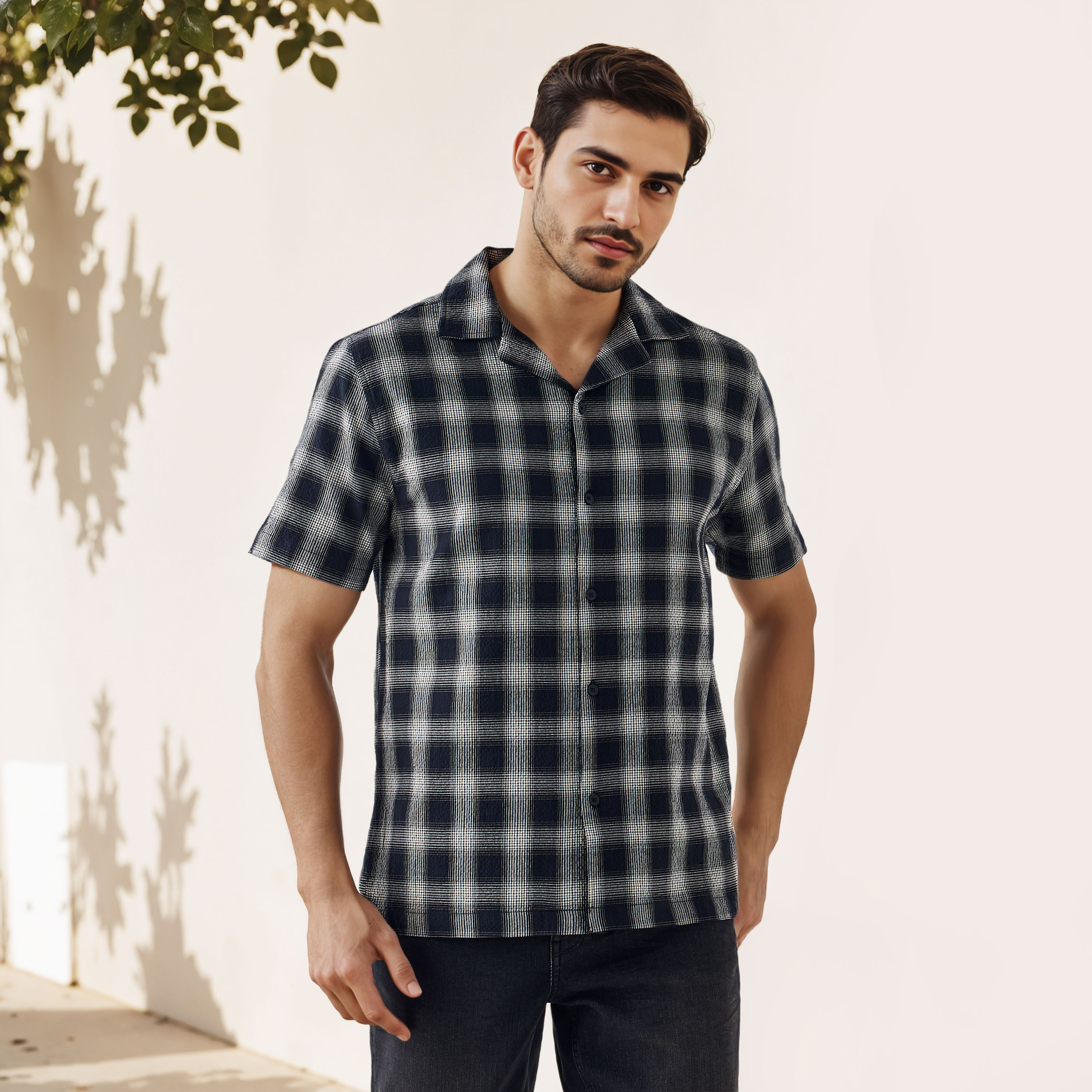 قميص ريزورت سيرساكر بقصة عادية وطبعات مربعات-men-clothing-shirts-image-1
