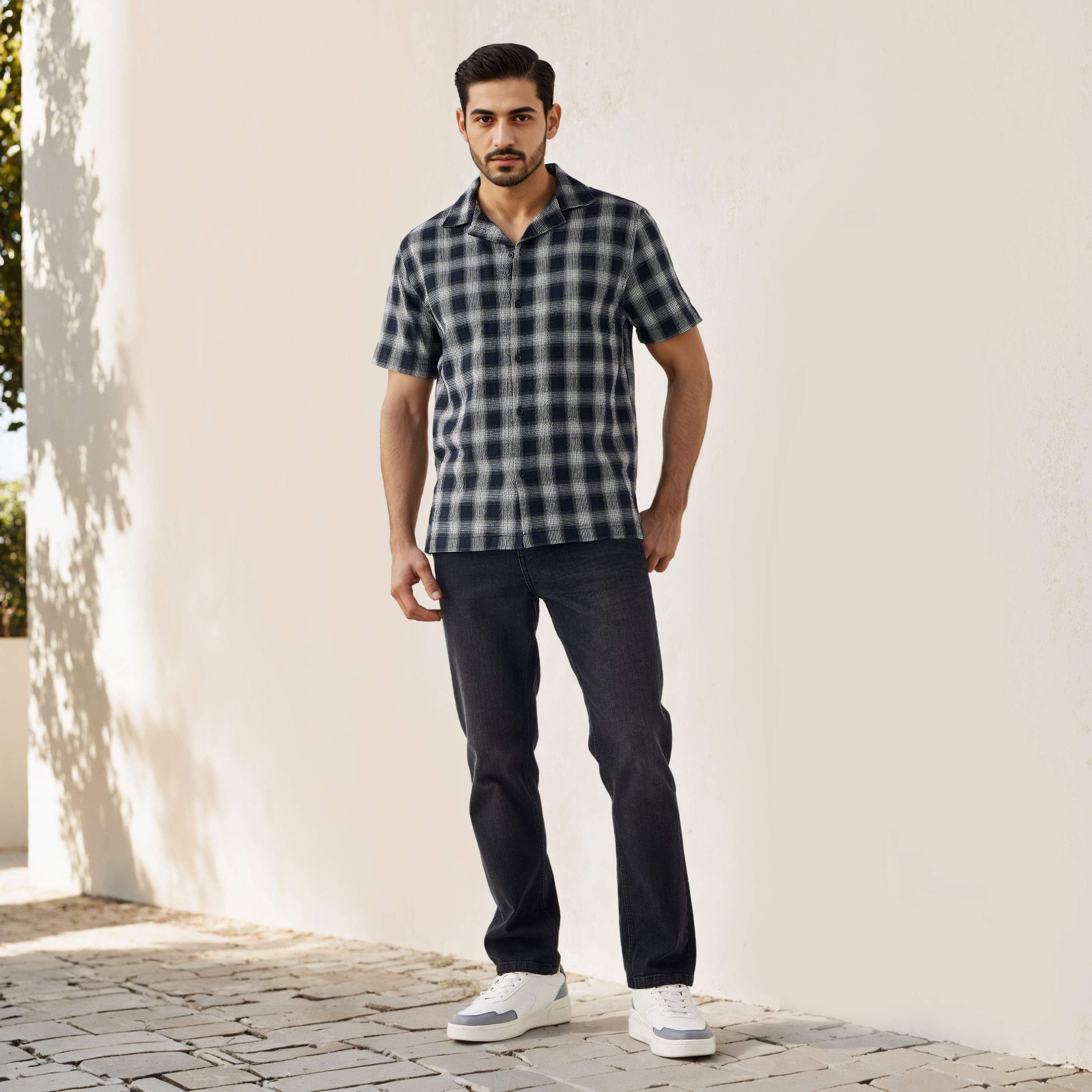 قميص ريزورت سيرساكر بقصة عادية وطبعات مربعات-men-clothing-shirts-image-2