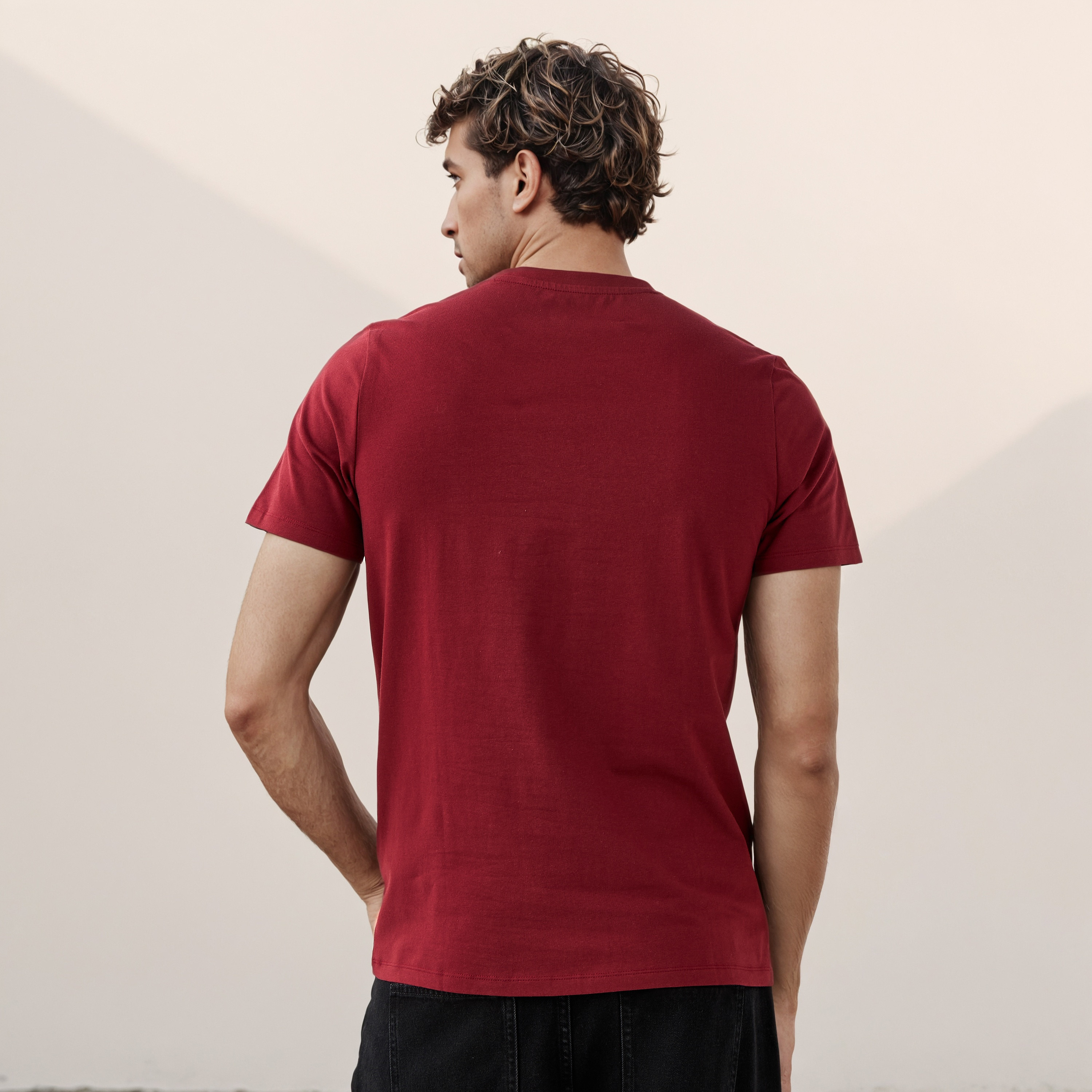 تيشيرت بياقة ضيقة وقصة عادية-men-clothing-tshirtsandpolos-tshirts-image-3