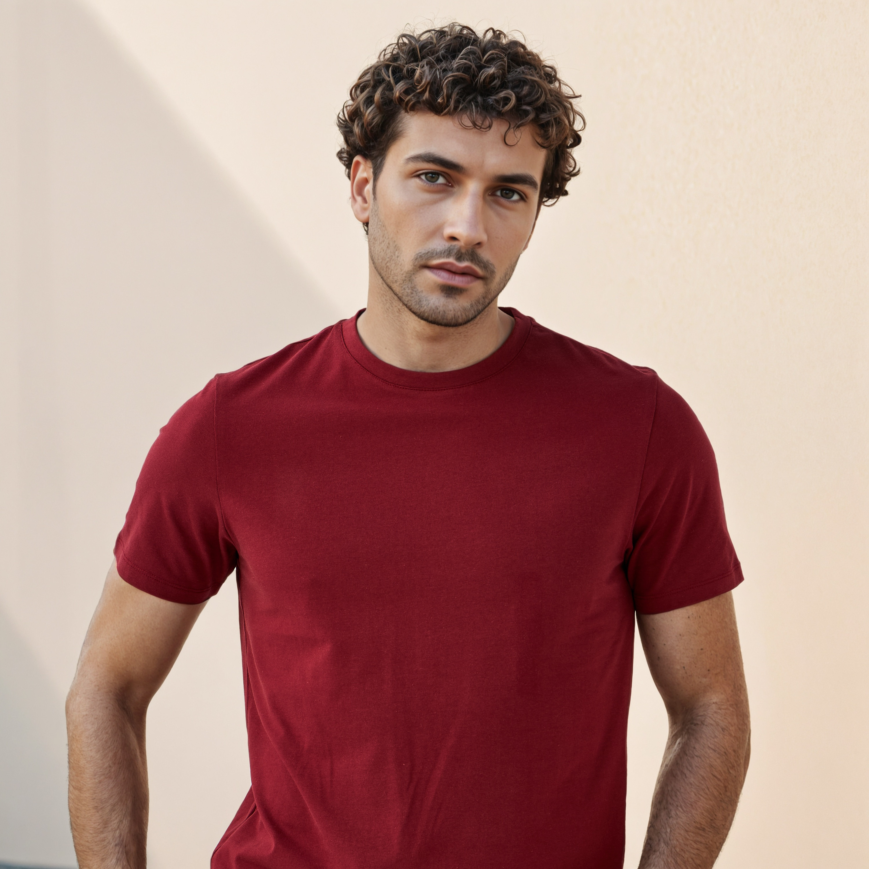 تيشيرت بياقة ضيقة وقصة عادية-men-clothing-tshirtsandpolos-tshirts-image-4