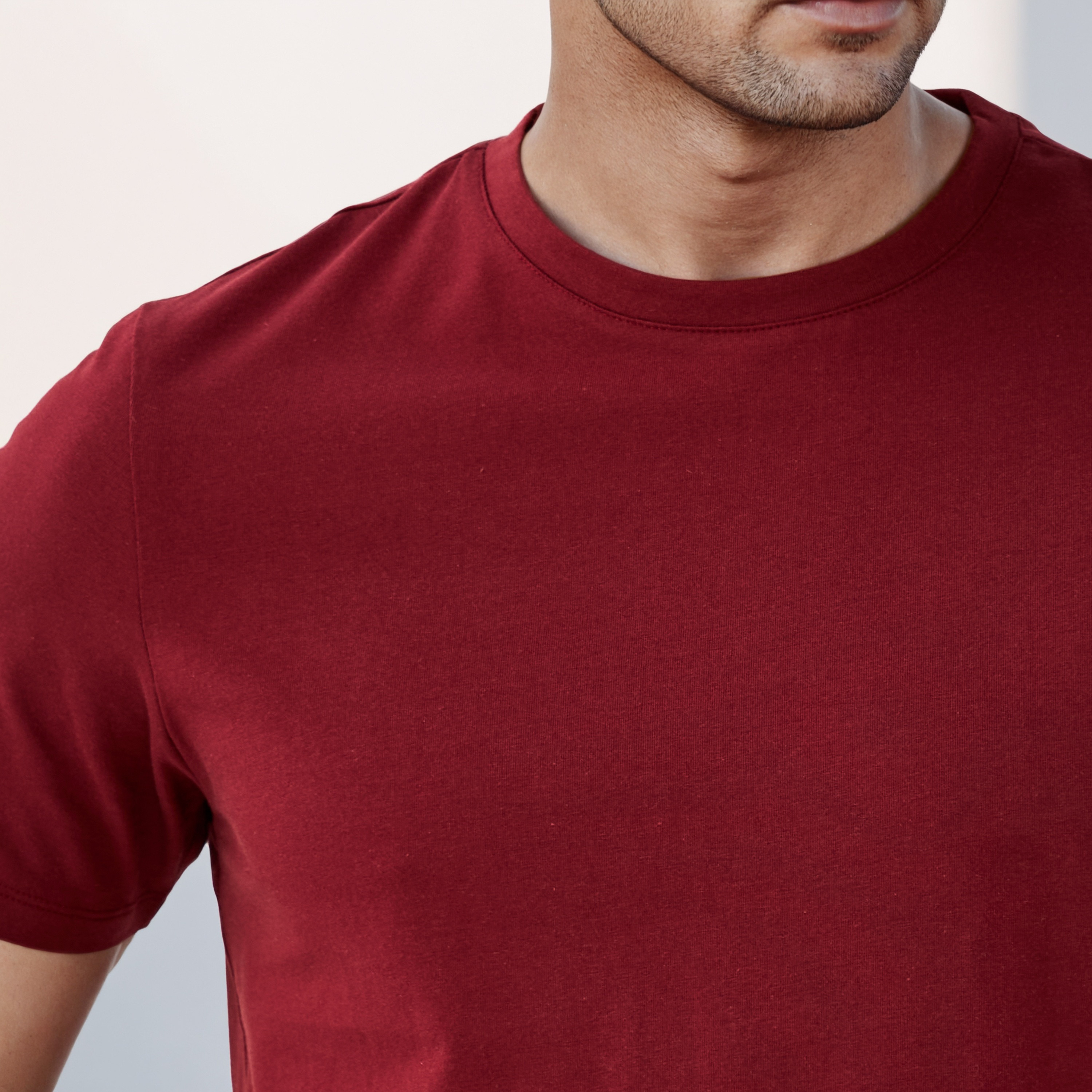 تيشيرت بياقة ضيقة وقصة عادية-men-clothing-tshirtsandpolos-tshirts-image-5