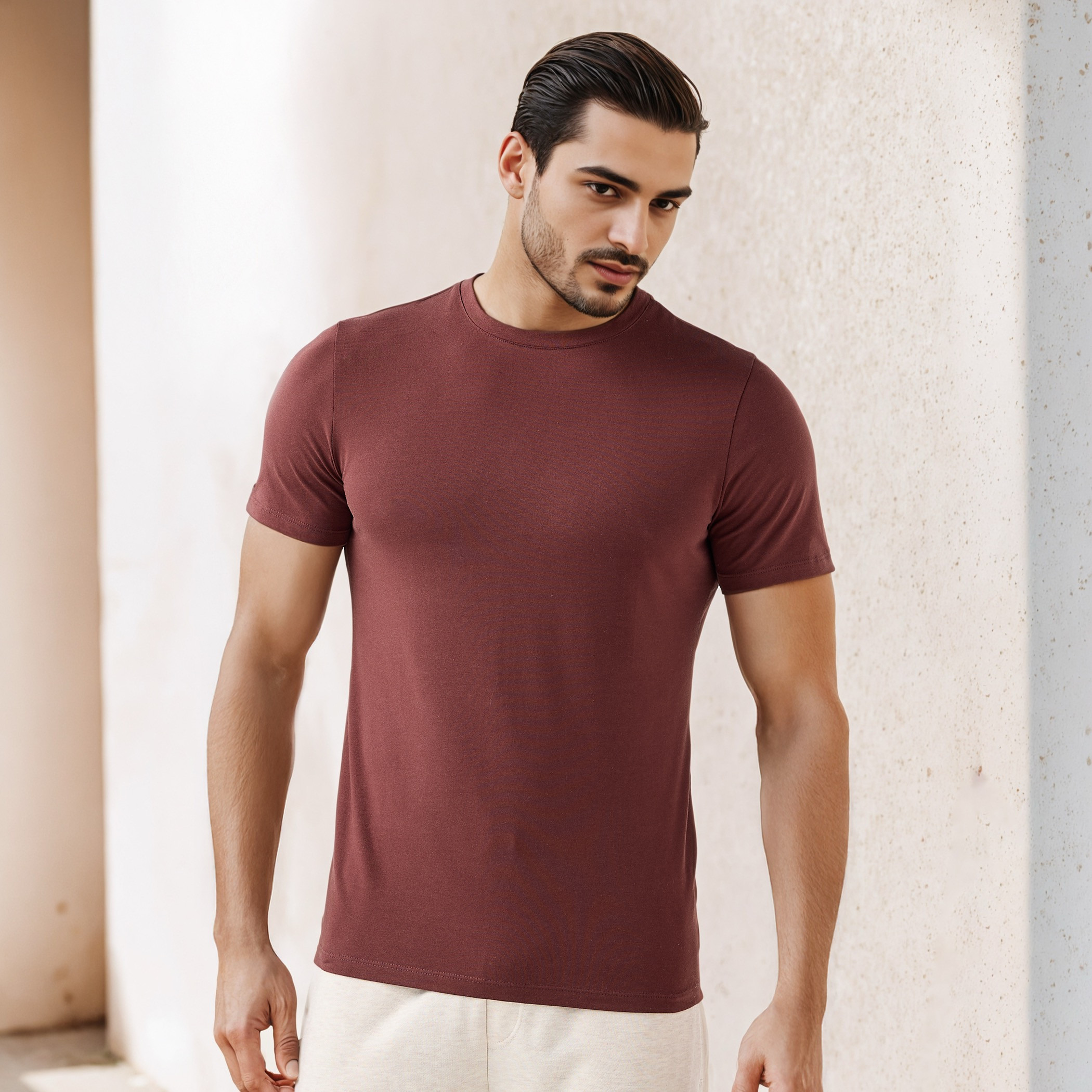 تيشيرت بياقة ضيقة وقصة عادية-men-clothing-tshirtsandpolos-tshirts-image-1