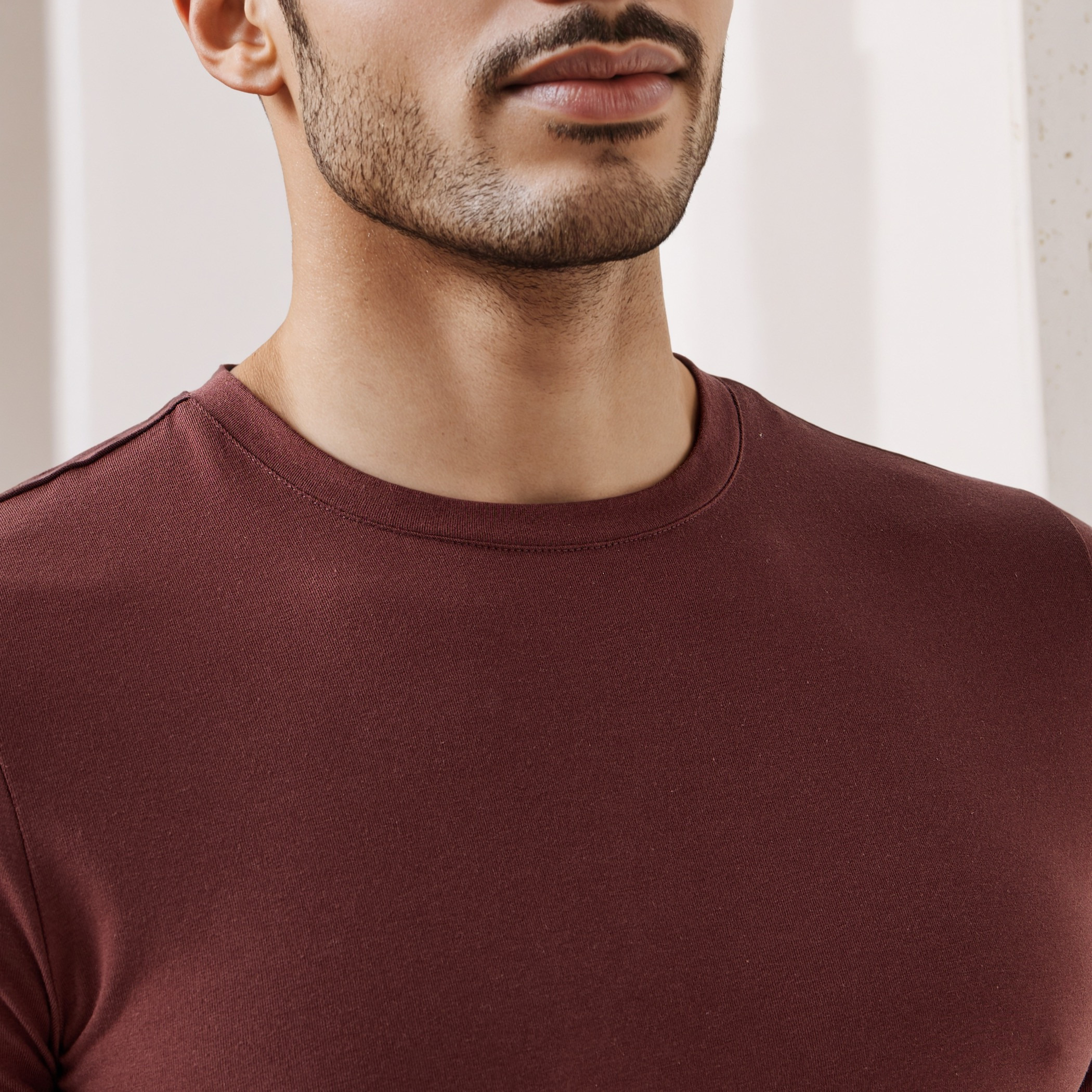 تيشيرت بياقة ضيقة وقصة عادية-men-clothing-tshirtsandpolos-tshirts-image-4