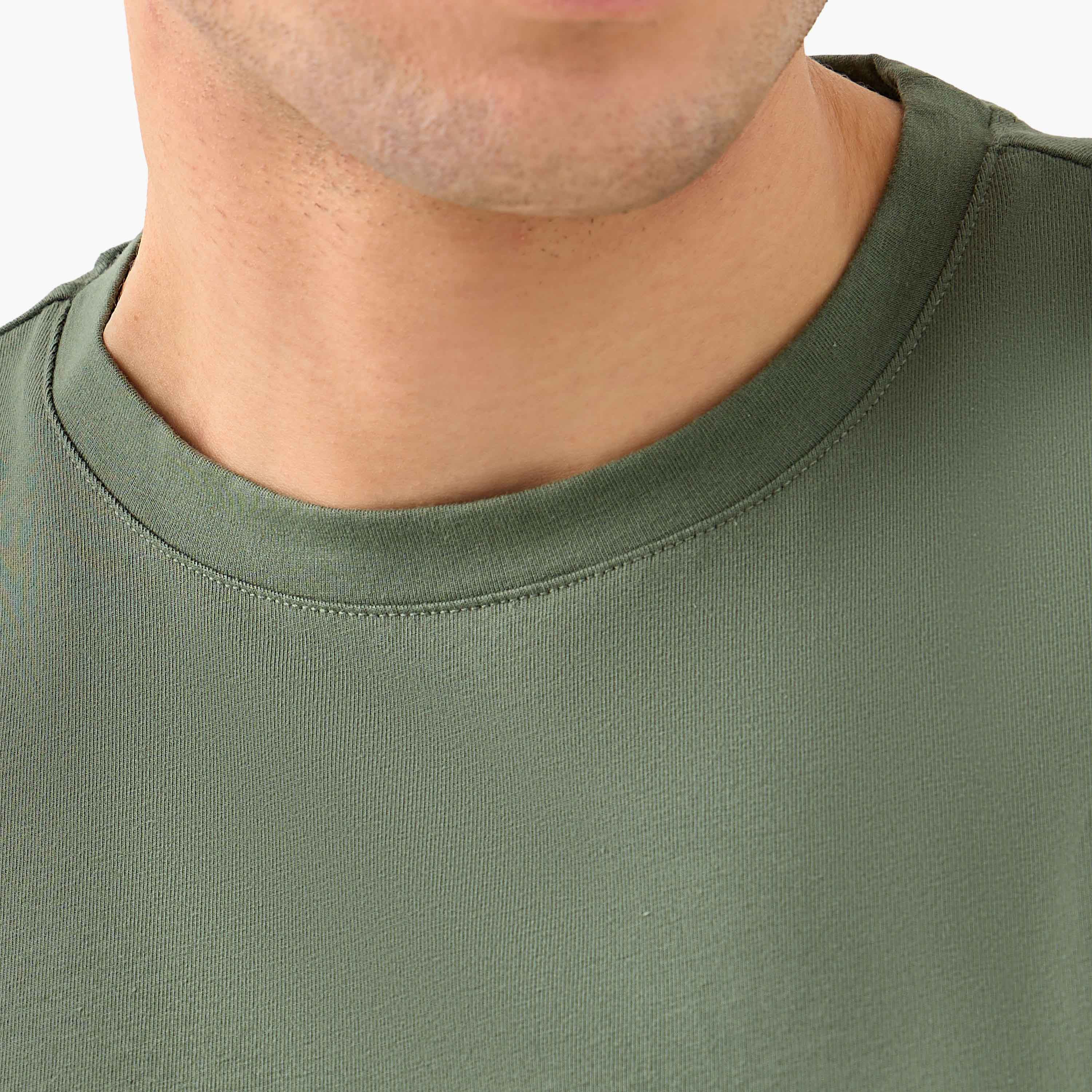 تيشيرت بياقة ضيقة وقصة عادية-men-clothing-tshirtsandpolos-tshirts-image-5