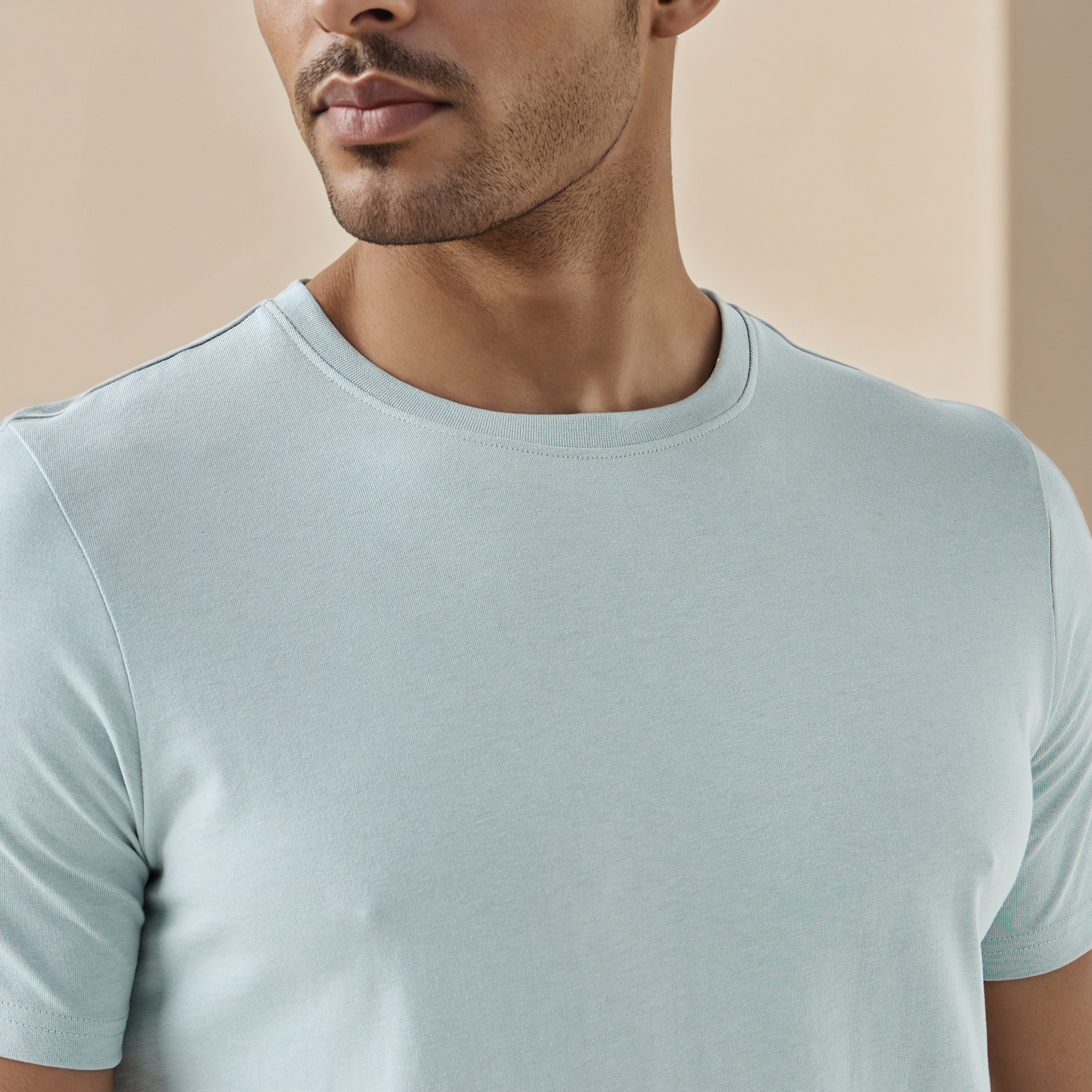 تيشيرت بياقة ضيقة وقصة عادية-men-clothing-tshirtsandpolos-tshirts-image-4