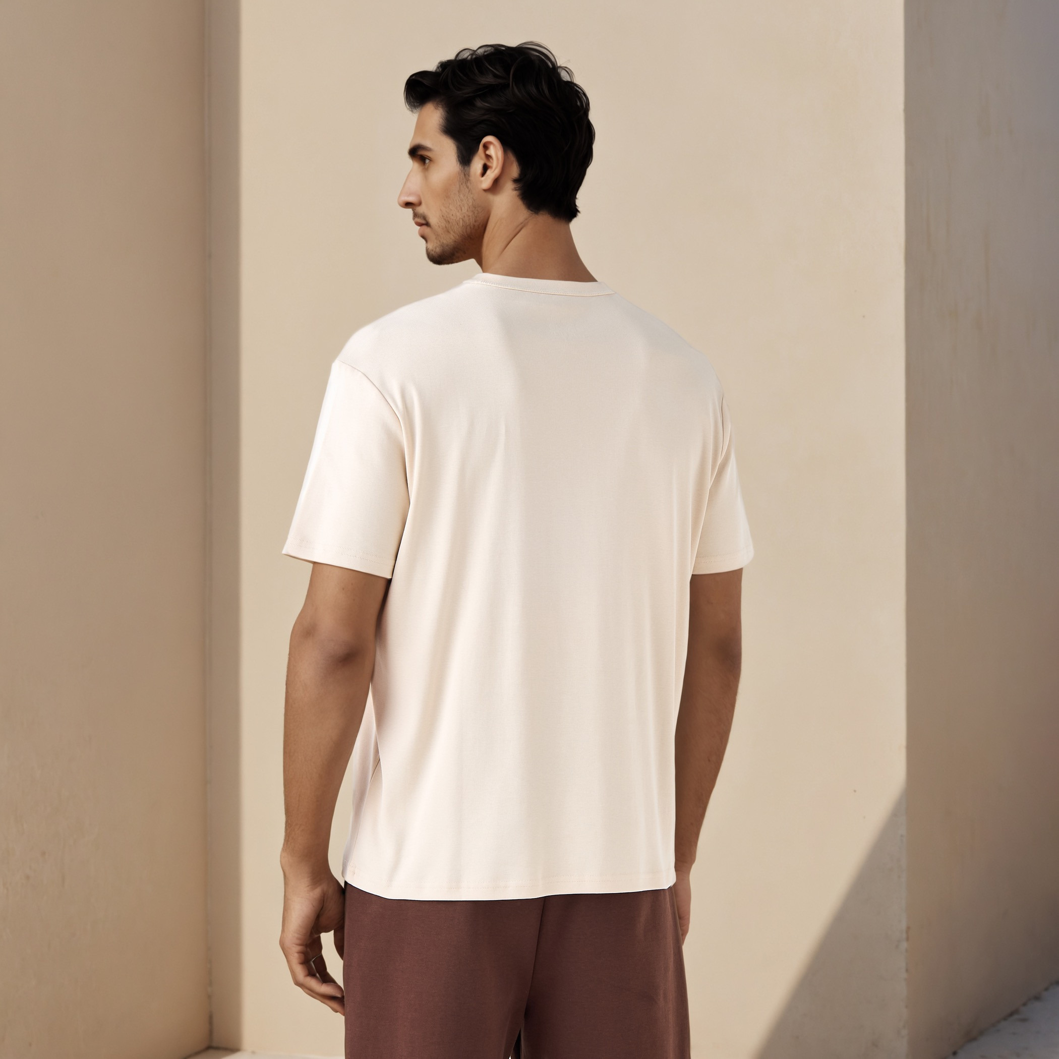 تيشيرت بقصّة مريحة وياقة ضيقة-men-clothing-tshirtsandpolos-tshirts-image-3