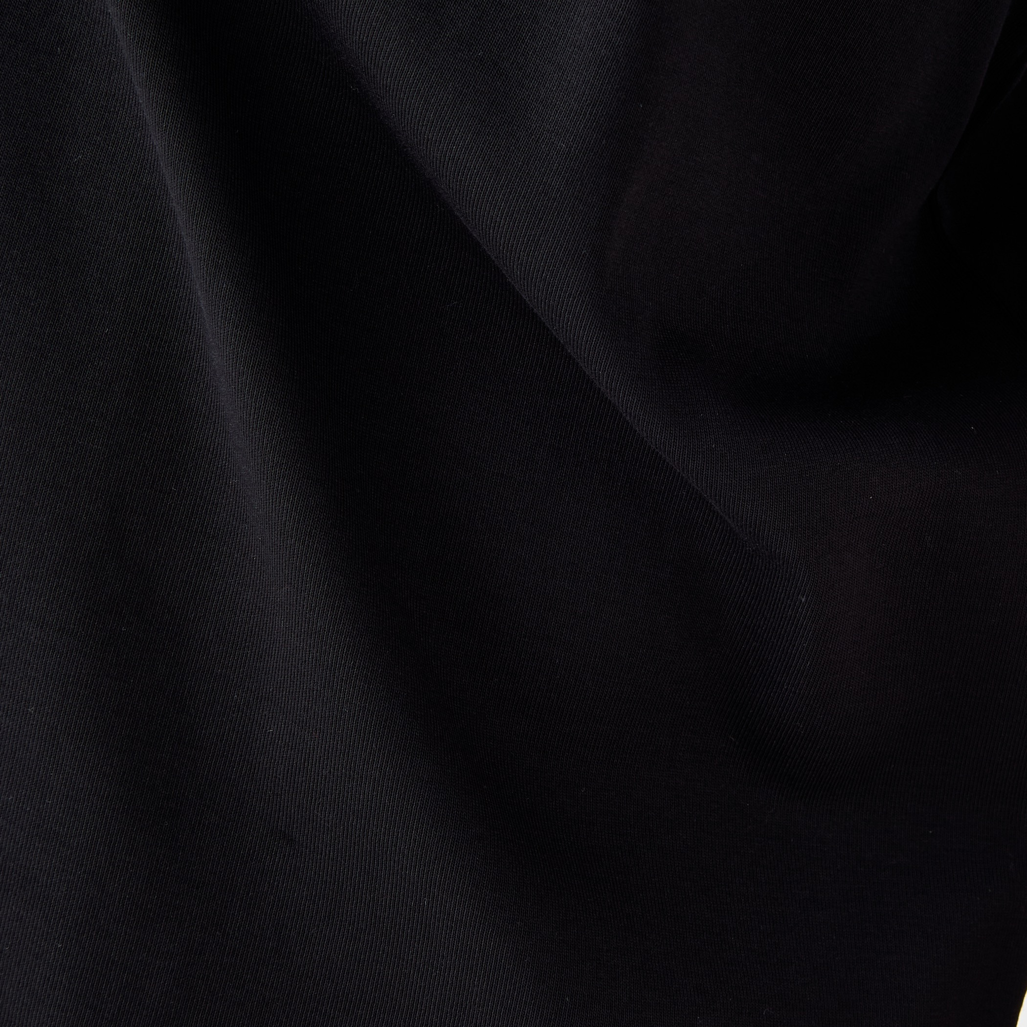 تيشيرت بقصّة مريحة وياقة ضيقة-men-clothing-tshirtsandpolos-tshirts-image-5