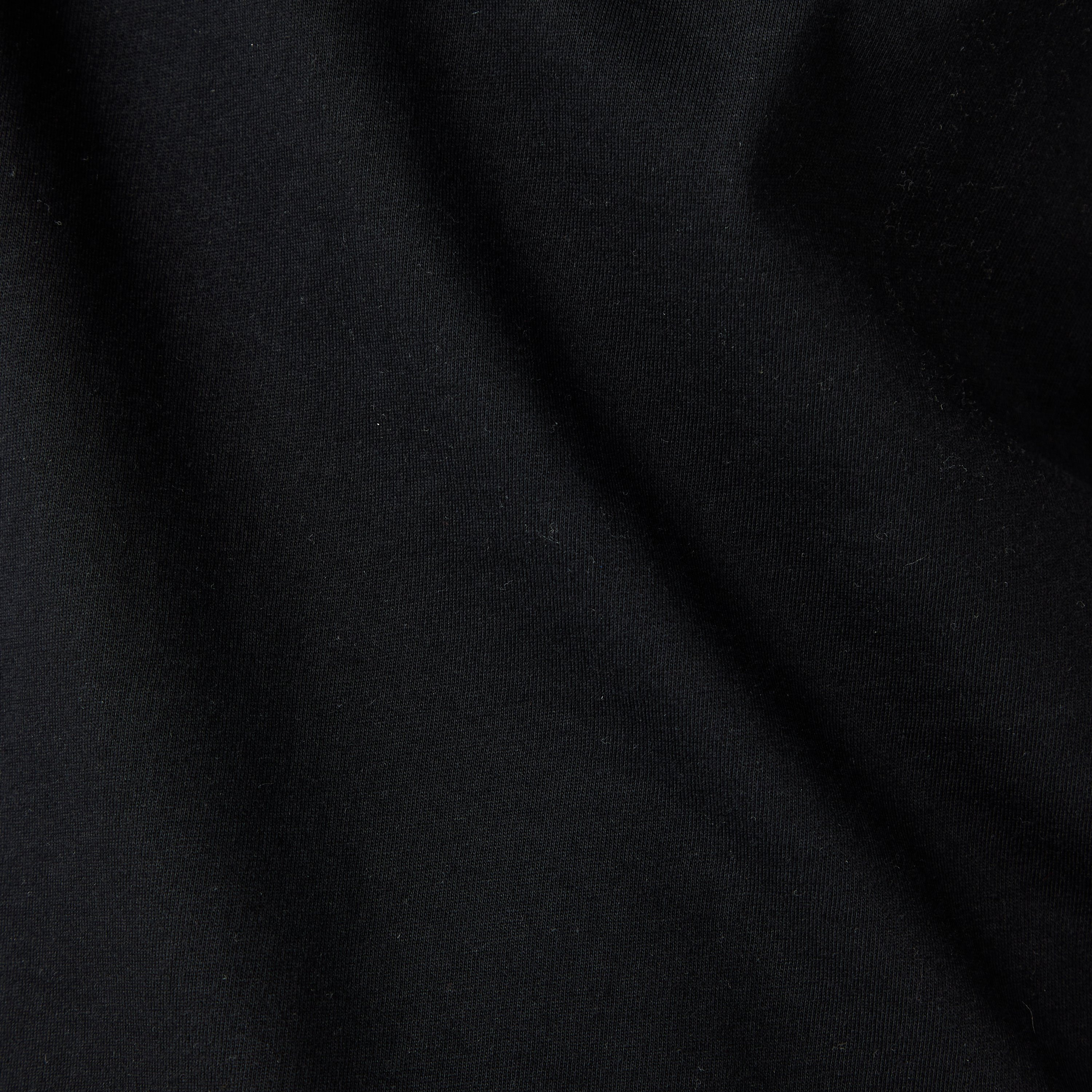 تيشيرت بياقة ضيقة وطبعات تايبوجرافيك-men-clothing-tshirtsandpolos-tshirts-image-5