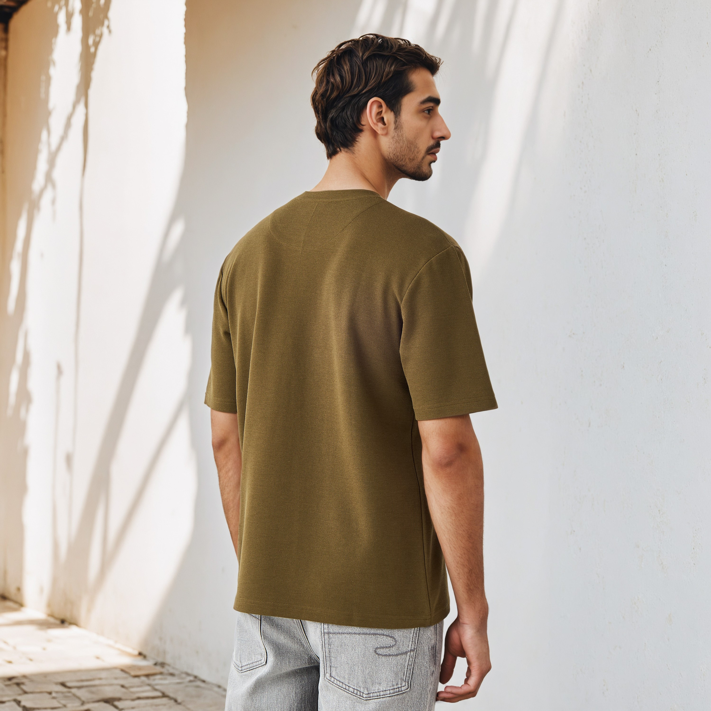 تيشيرت بارز الملمس بقصّة مريحة-men-clothing-tshirtsandpolos-tshirts-image-3
