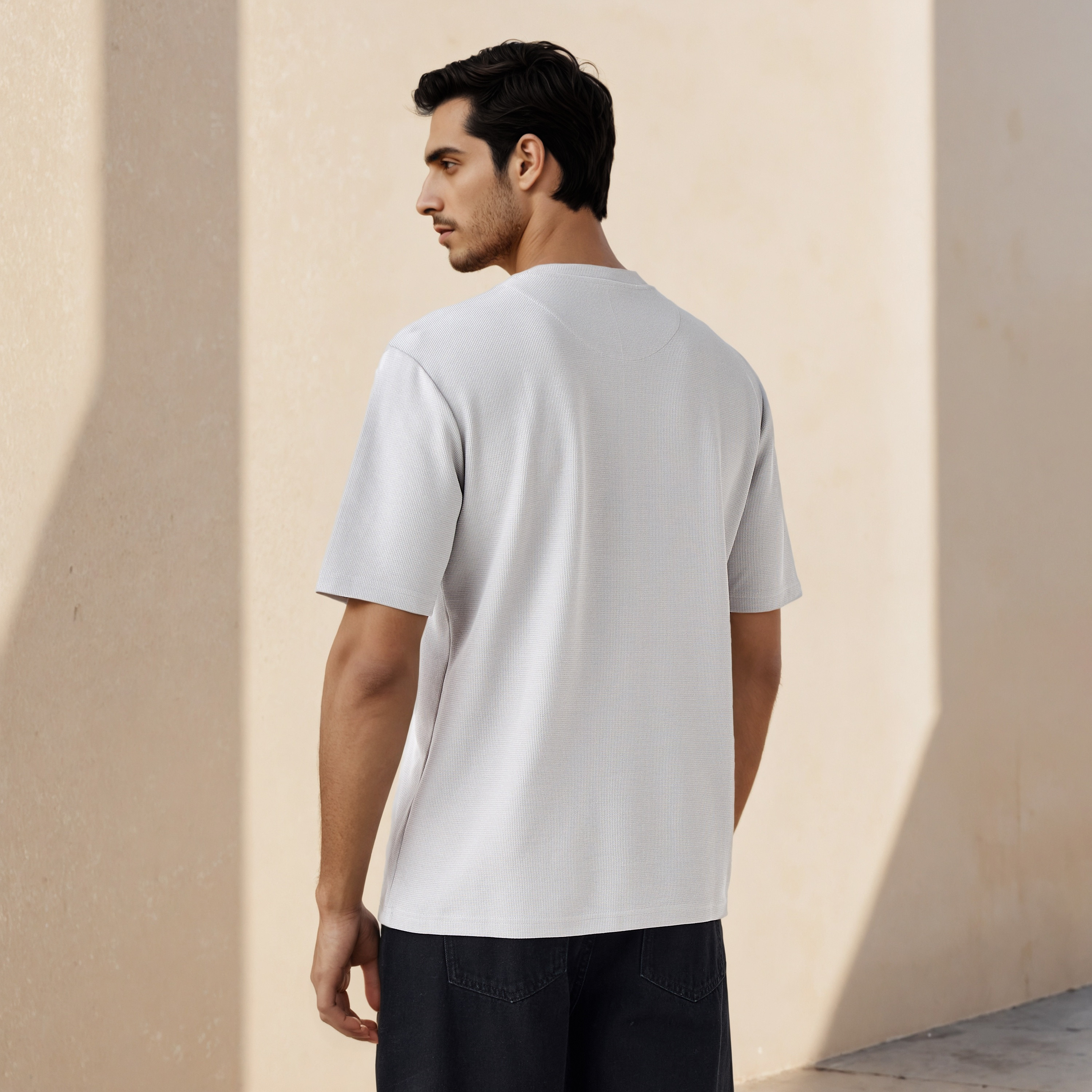 تيشيرت بارز الملمس بقصّة مريحة-men-clothing-tshirtsandpolos-tshirts-image-3
