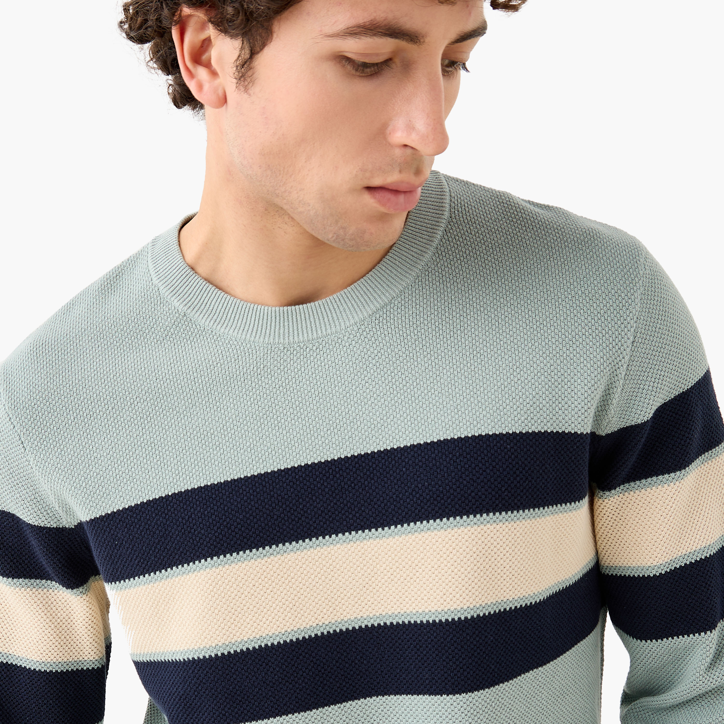 كنزة مقلمة بياقة ضيقة للرجال-men-clothing-sweatersandpullovers-image-14
