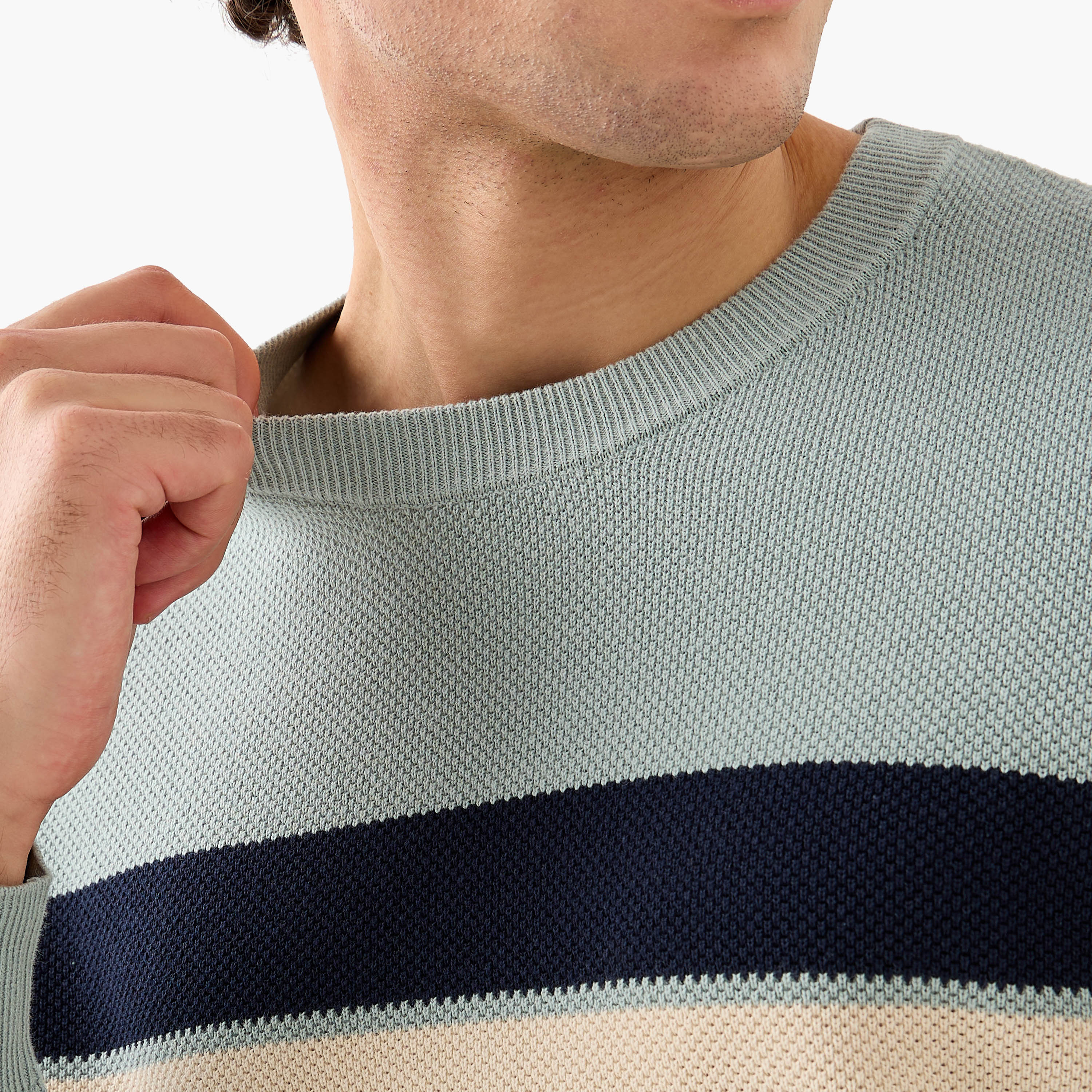 كنزة مقلمة بياقة ضيقة للرجال-men-clothing-sweatersandpullovers-image-15