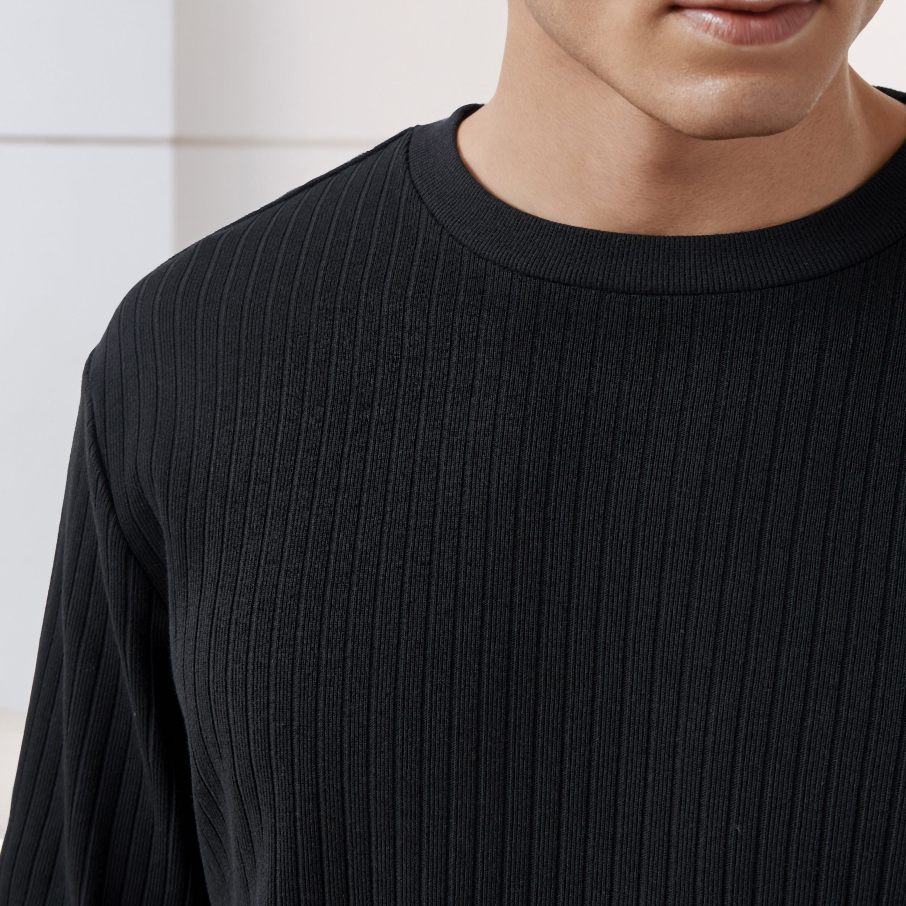 تيشيرت رجالي مضلع بأكمام طويلة وقصة عادية وياقة ضيقة-men-clothing-tshirtsandpolos-tshirts-image-4