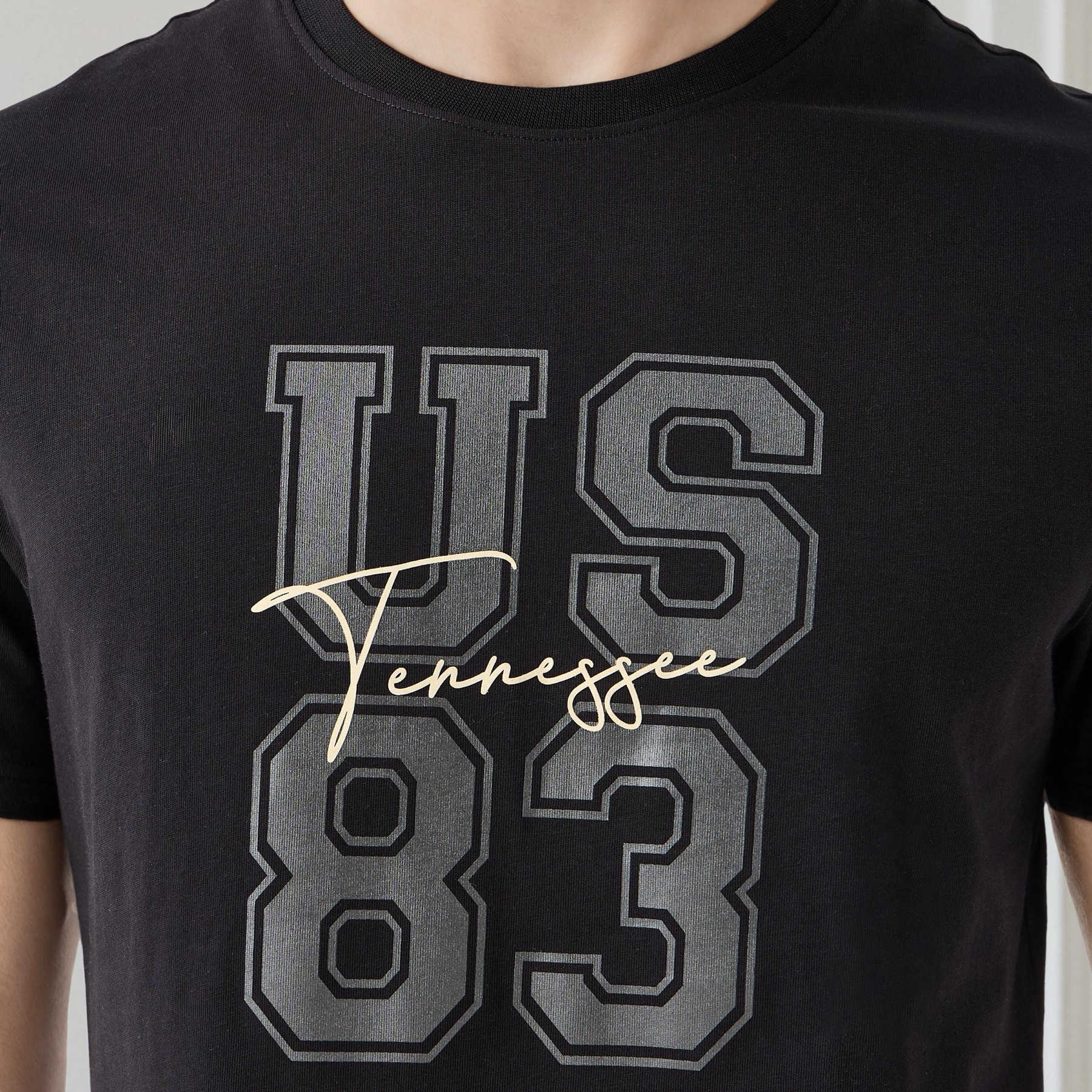 Men's Slim Fit Crew Neck Short Sleeve Varsity Print T-shirt-men-clothing-tshirtsandpolos-tshirts-image-4