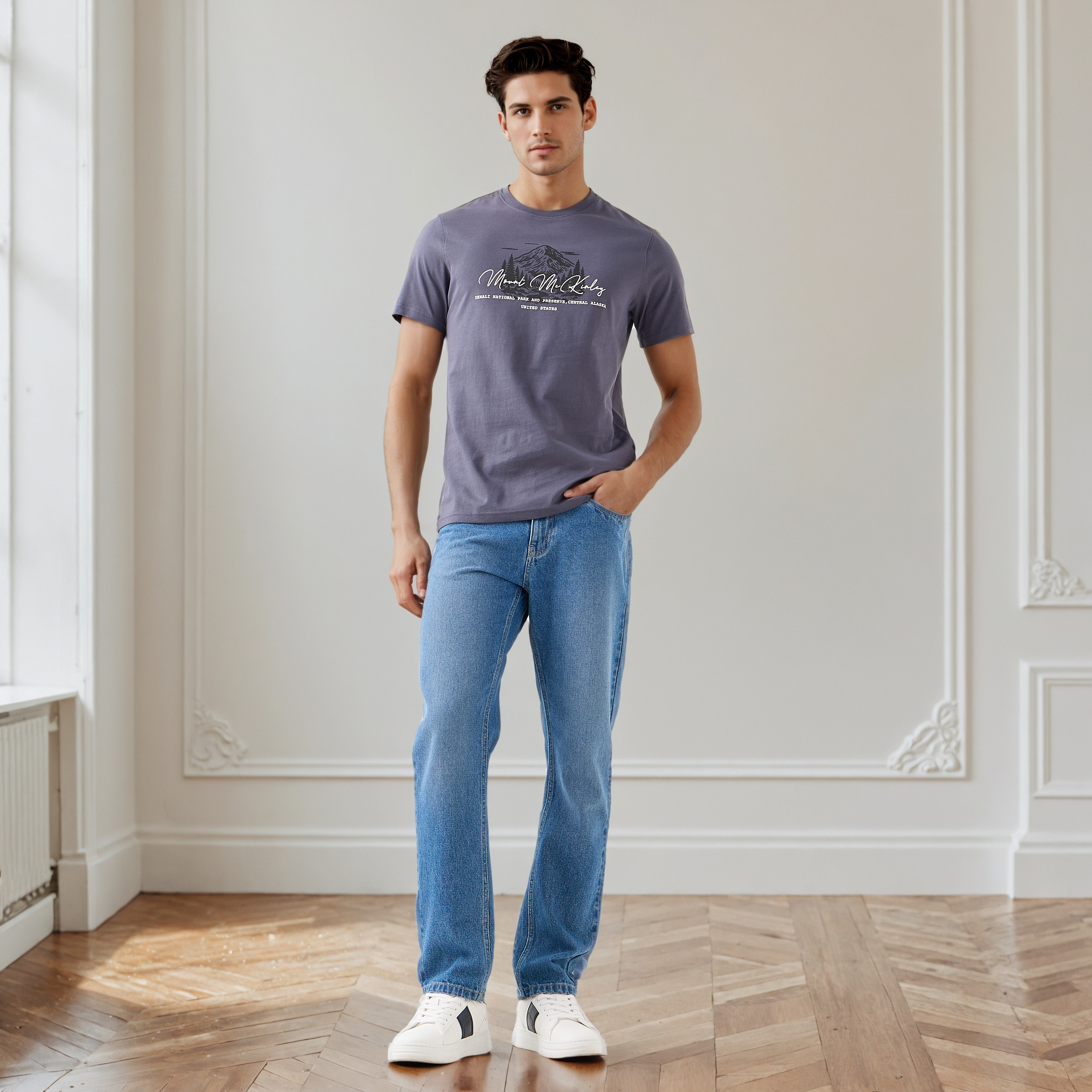 تيشيرت بقصّة سليم وياقة ضيقة وأكمام قصيرة وطبعات للرجال-men-clothing-tshirtsandpolos-tshirts-image-2