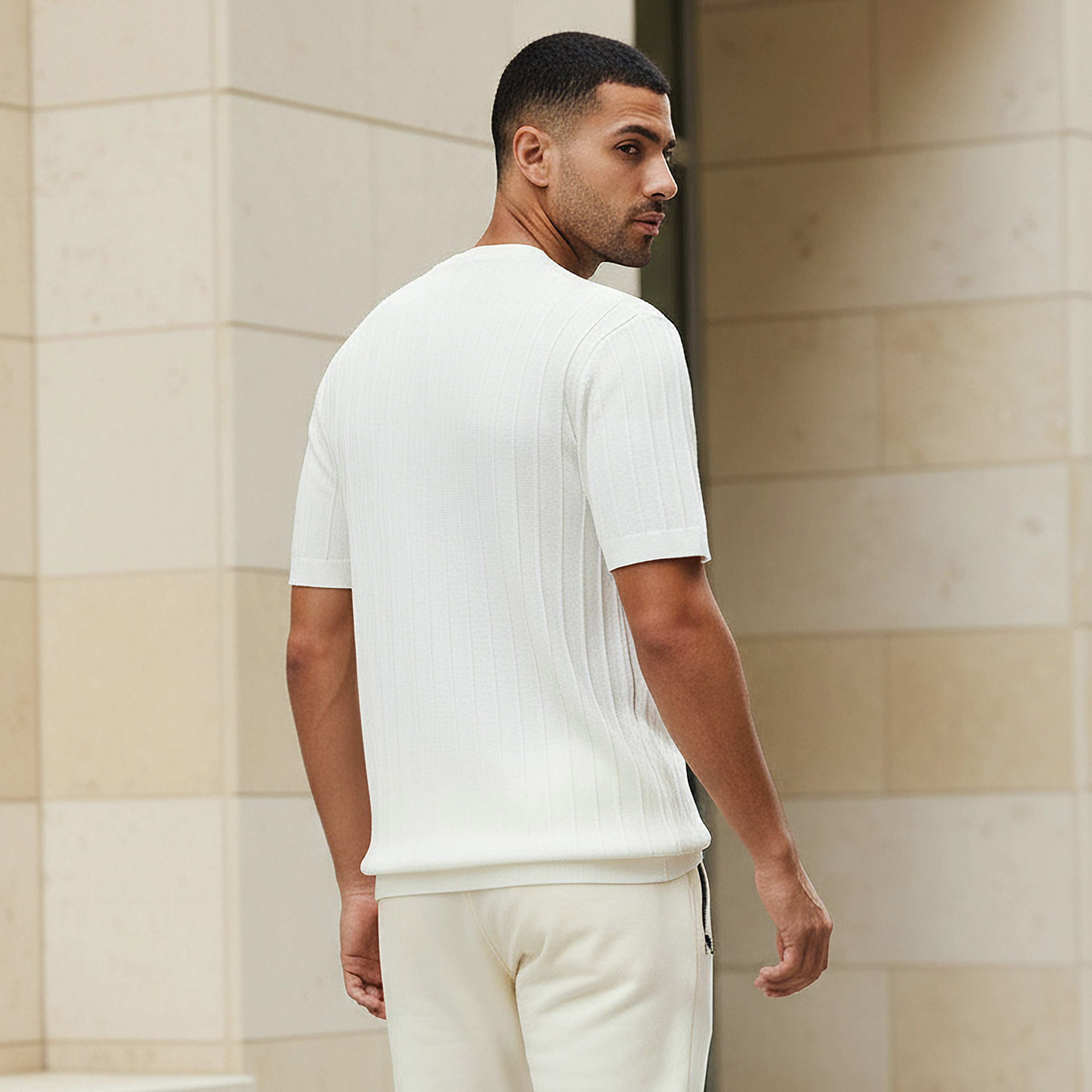 تيشيرت محبوك بارز الملمس بياقة ضيقة وقصة عادية وأكمام قصيرة للرجال-men-clothing-tshirtsandpolos-tshirts-image-3