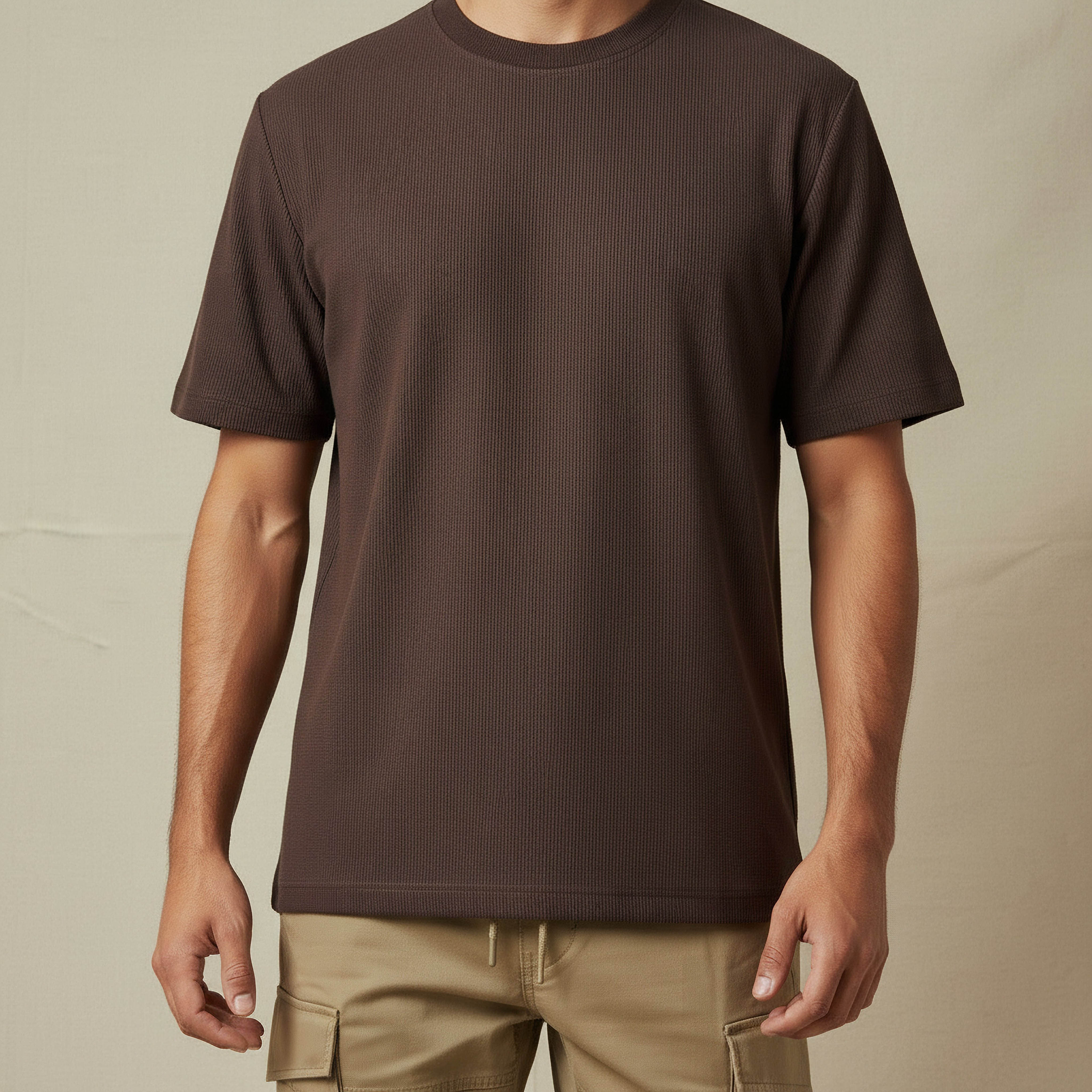 تيشيرت بقصة عادية وياقة ضيقة وأكمام قصيرة للرجال-men-clothing-tshirtsandpolos-tshirts-image-4