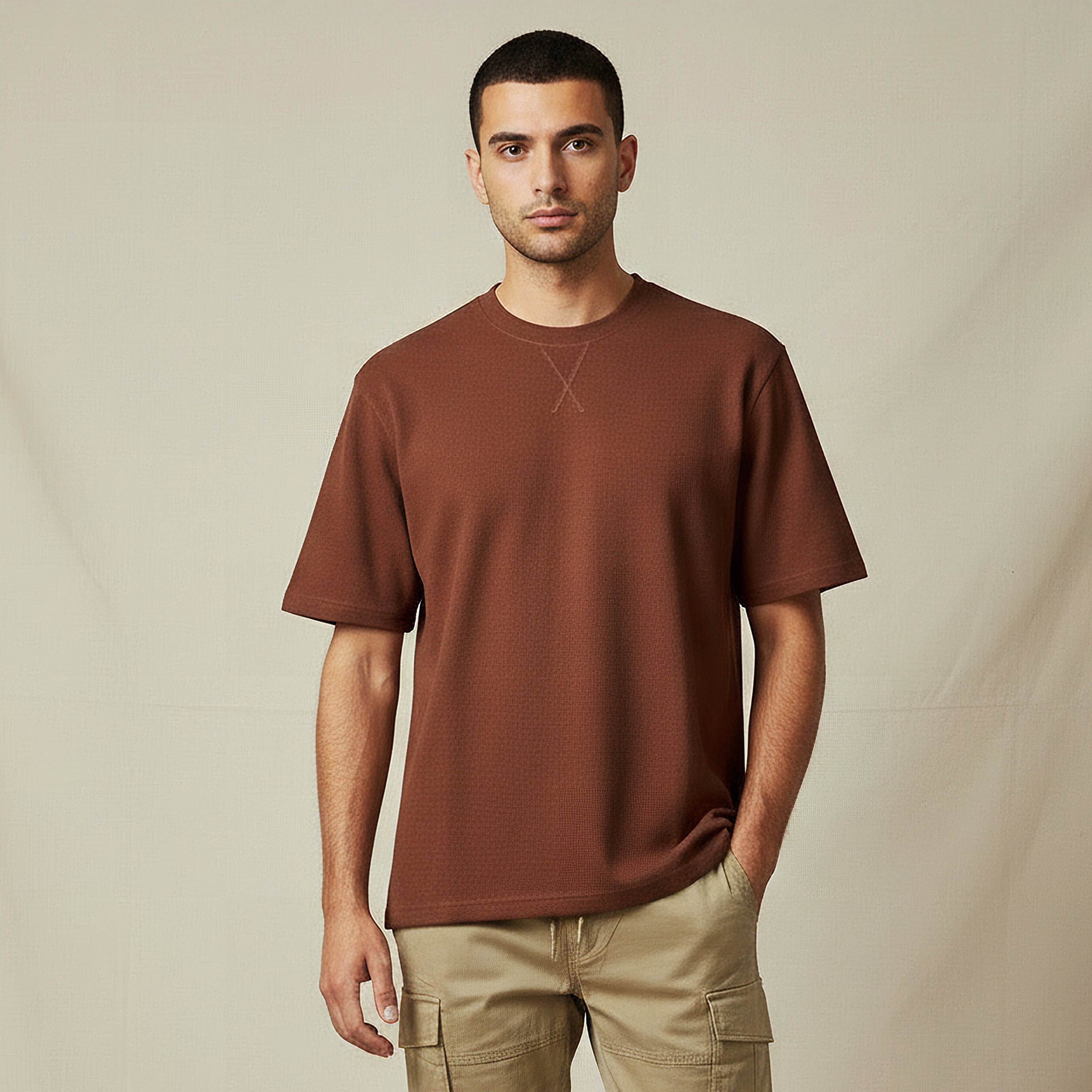 تيشيرت بارز الملمس بقصة مريحة وياقة ضيقة وأكمام قصيرة للرجال-men-clothing-tshirtsandpolos-tshirts-image-1