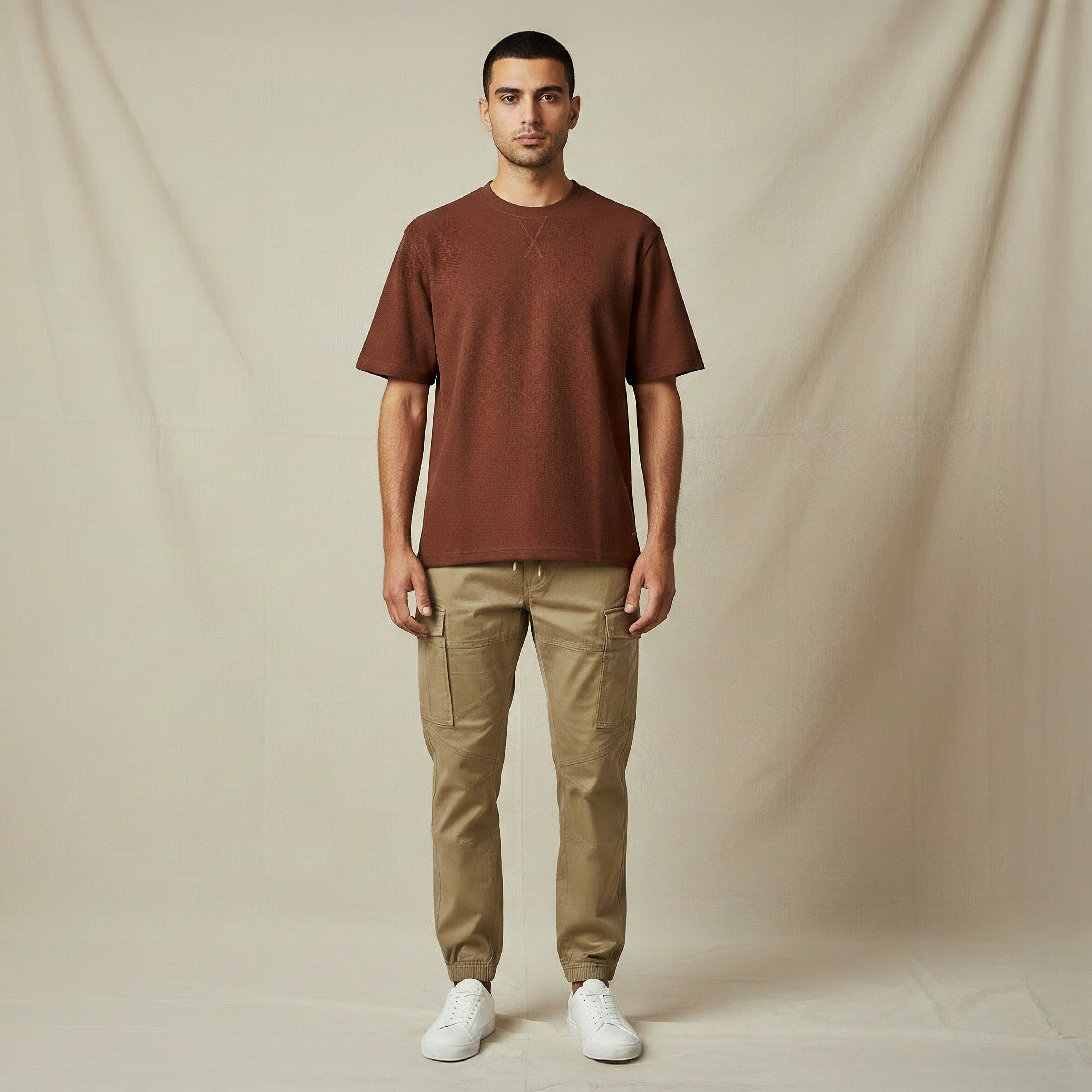 تيشيرت بارز الملمس بقصة مريحة وياقة ضيقة وأكمام قصيرة للرجال-men-clothing-tshirtsandpolos-tshirts-image-2