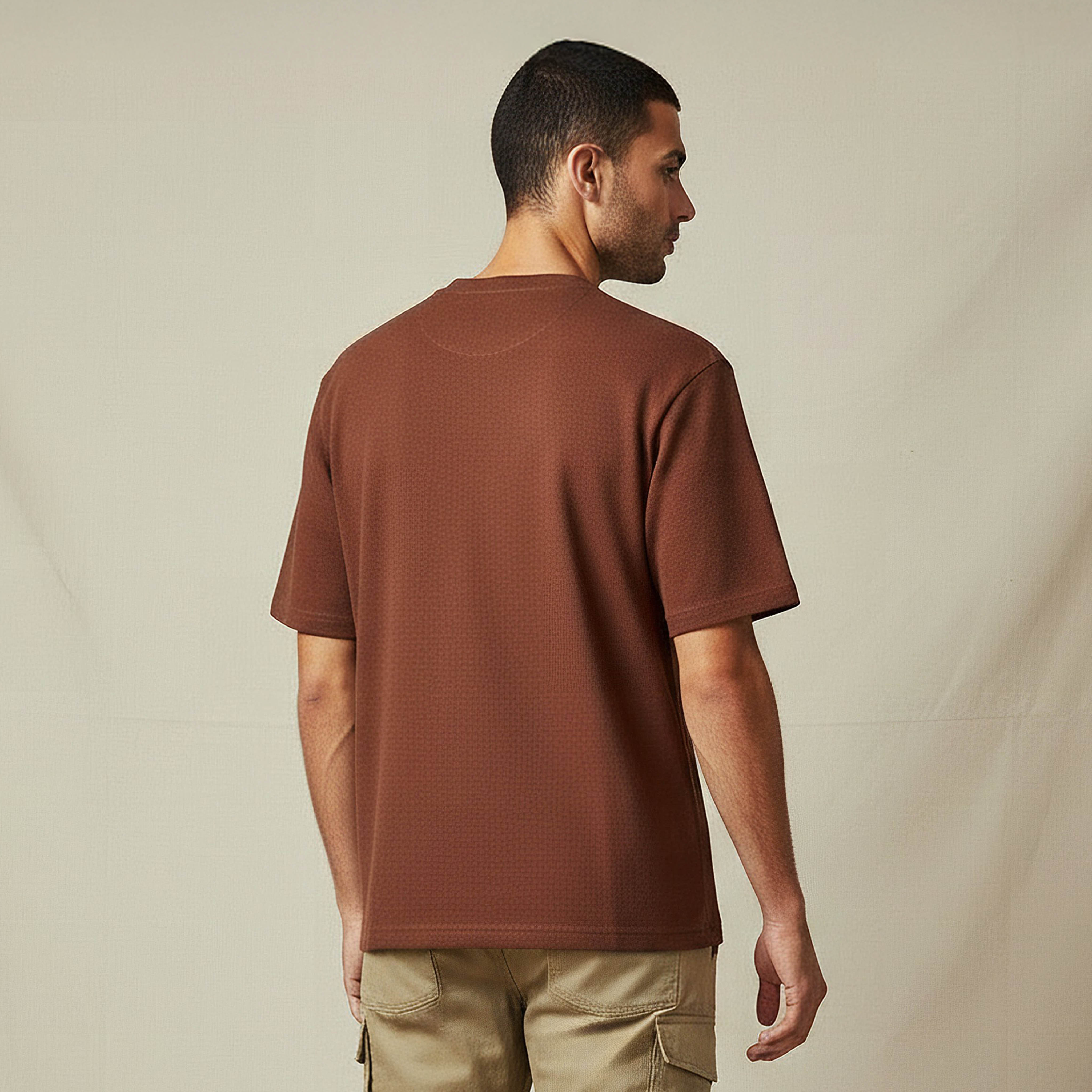 تيشيرت بارز الملمس بقصة مريحة وياقة ضيقة وأكمام قصيرة للرجال-men-clothing-tshirtsandpolos-tshirts-image-3