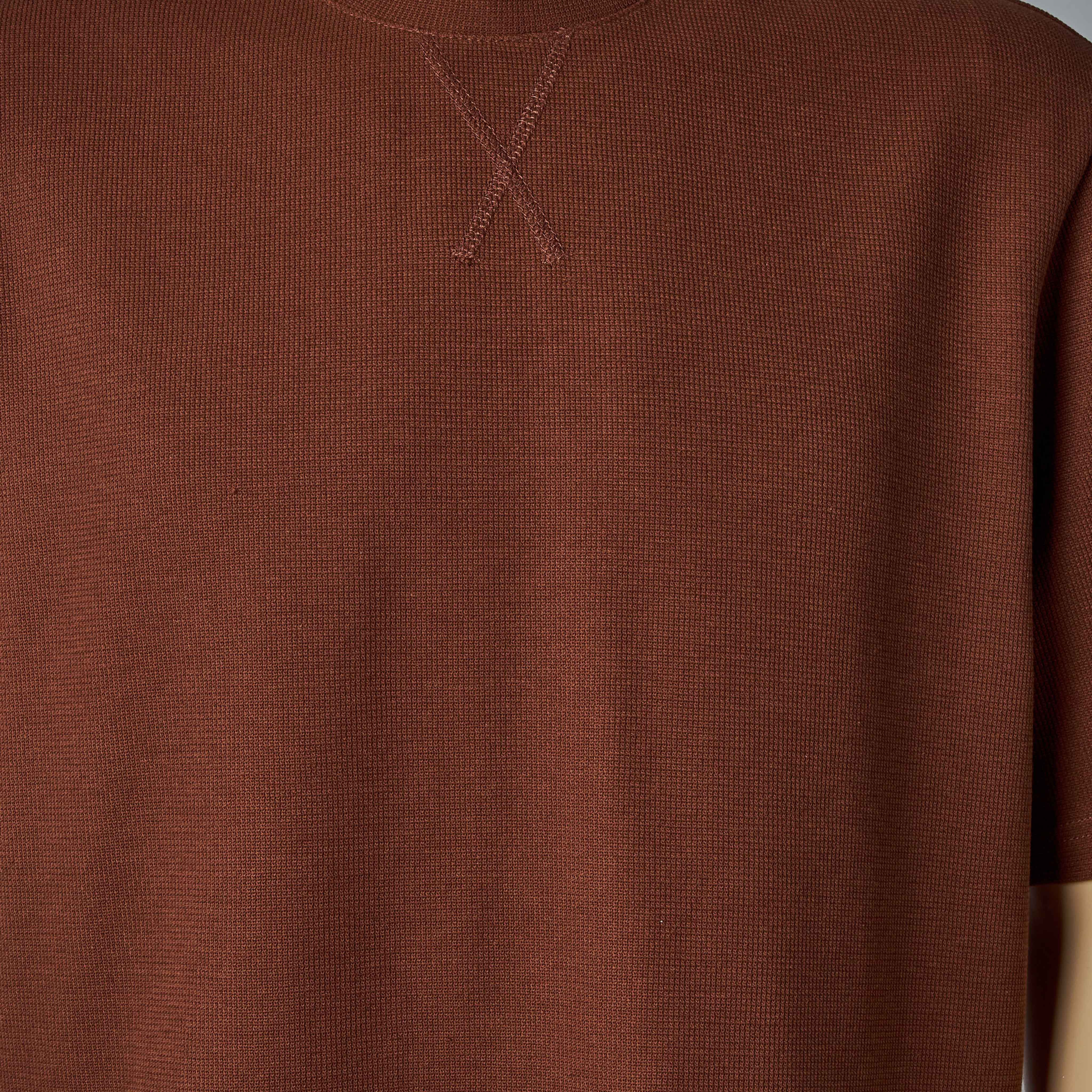 تيشيرت بارز الملمس بقصة مريحة وياقة ضيقة وأكمام قصيرة للرجال-men-clothing-tshirtsandpolos-tshirts-image-4