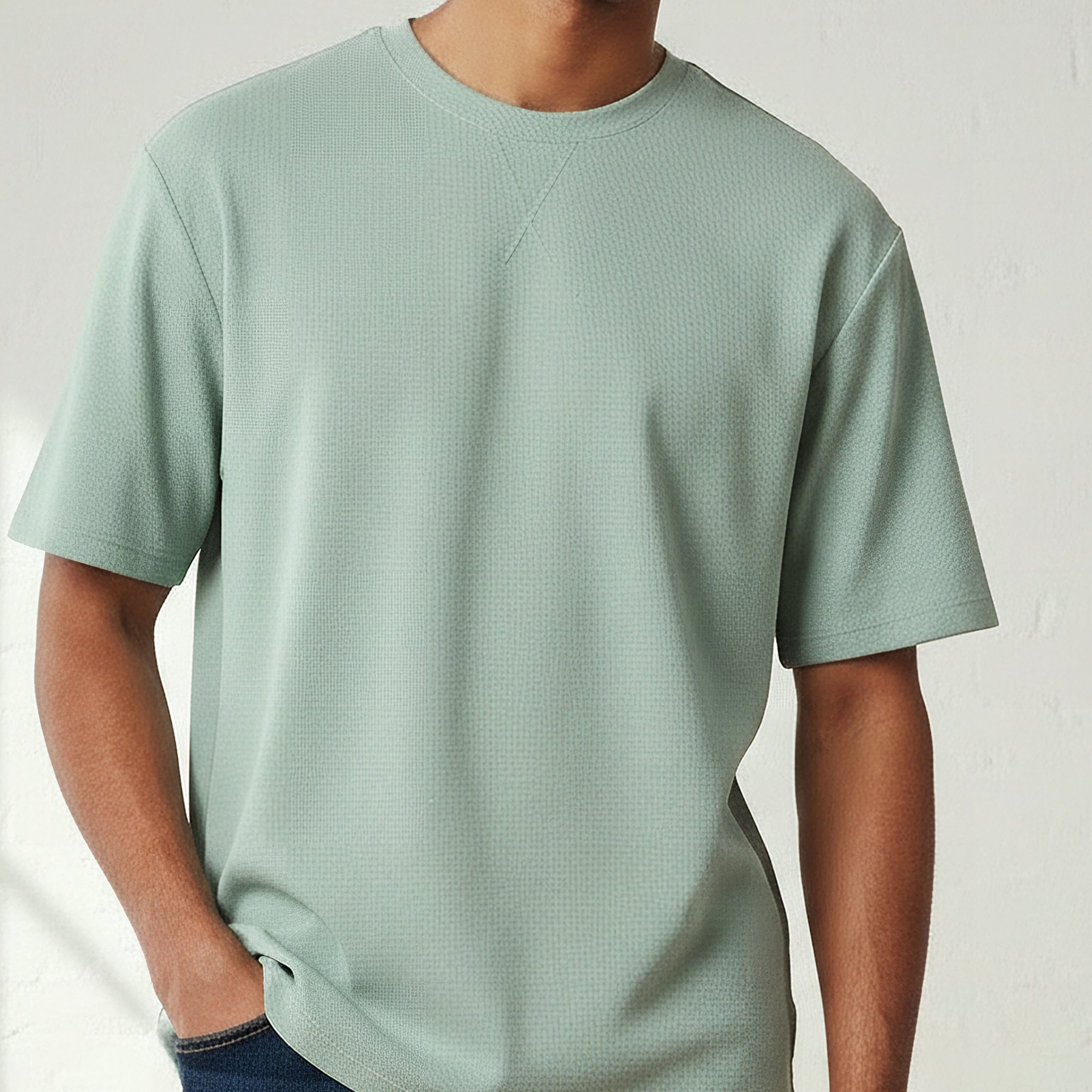 تيشيرت رجالي بارز الملمس بقصة مريحة وياقة ضيقة وأكمام قصيرة-men-clothing-tshirtsandpolos-tshirts-image-4