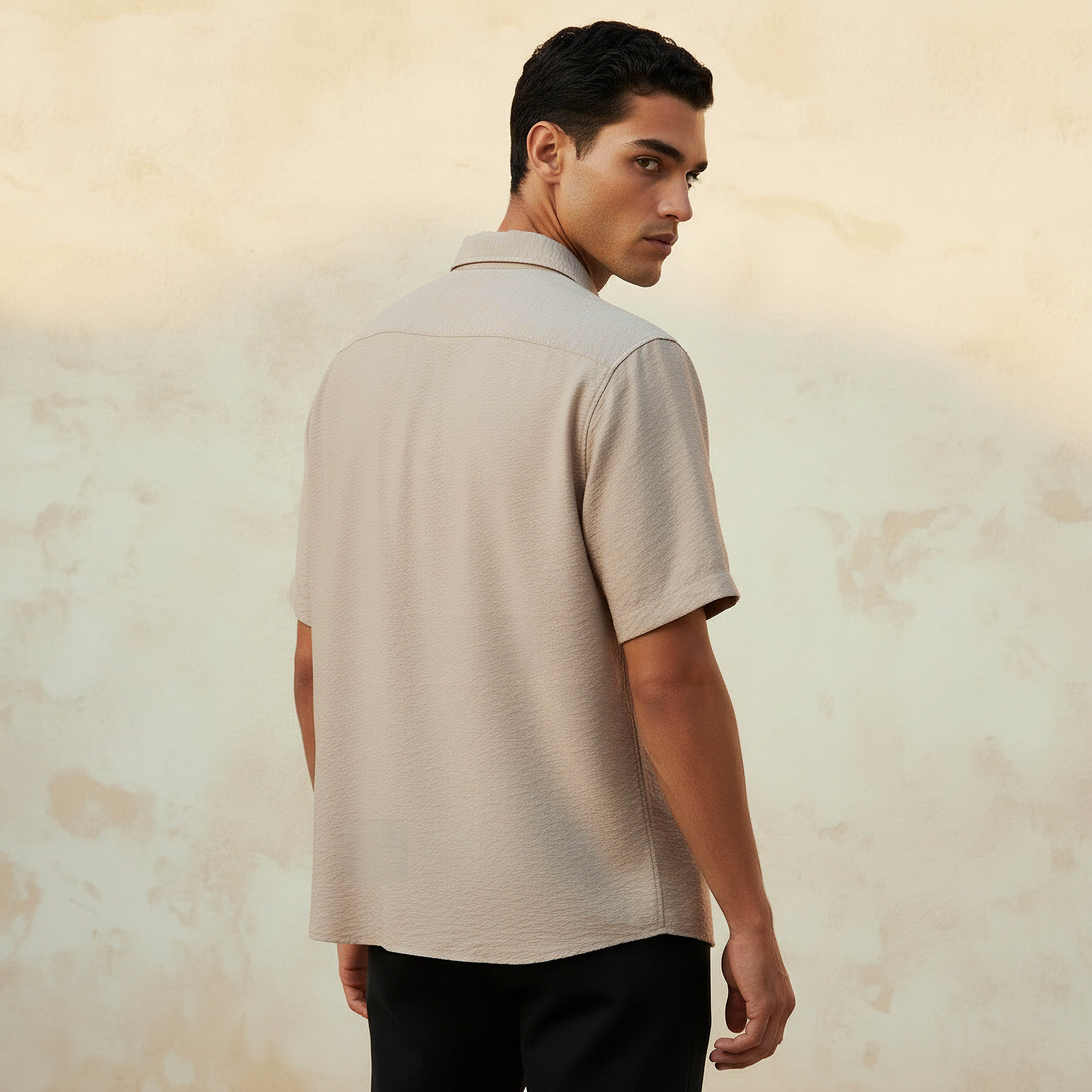قميص رجالي بياقة وقصة عادية وأكمام قصيرة-men-clothing-shirts-image-4