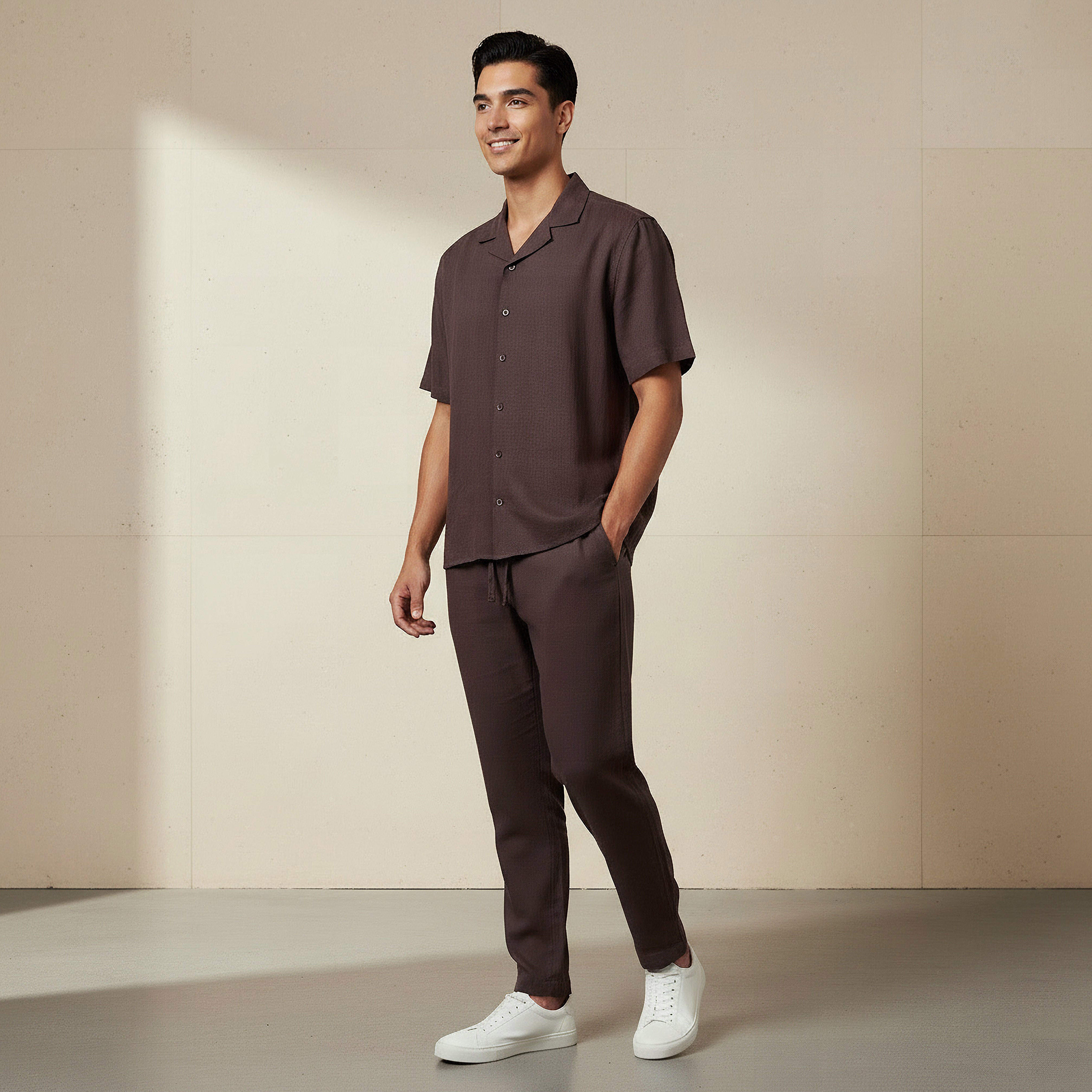 قميص من مزيج الكتان بقصة عادية وياقة كامب وأكمام قصيرة للرجال-men-clothing-shirts-image-4