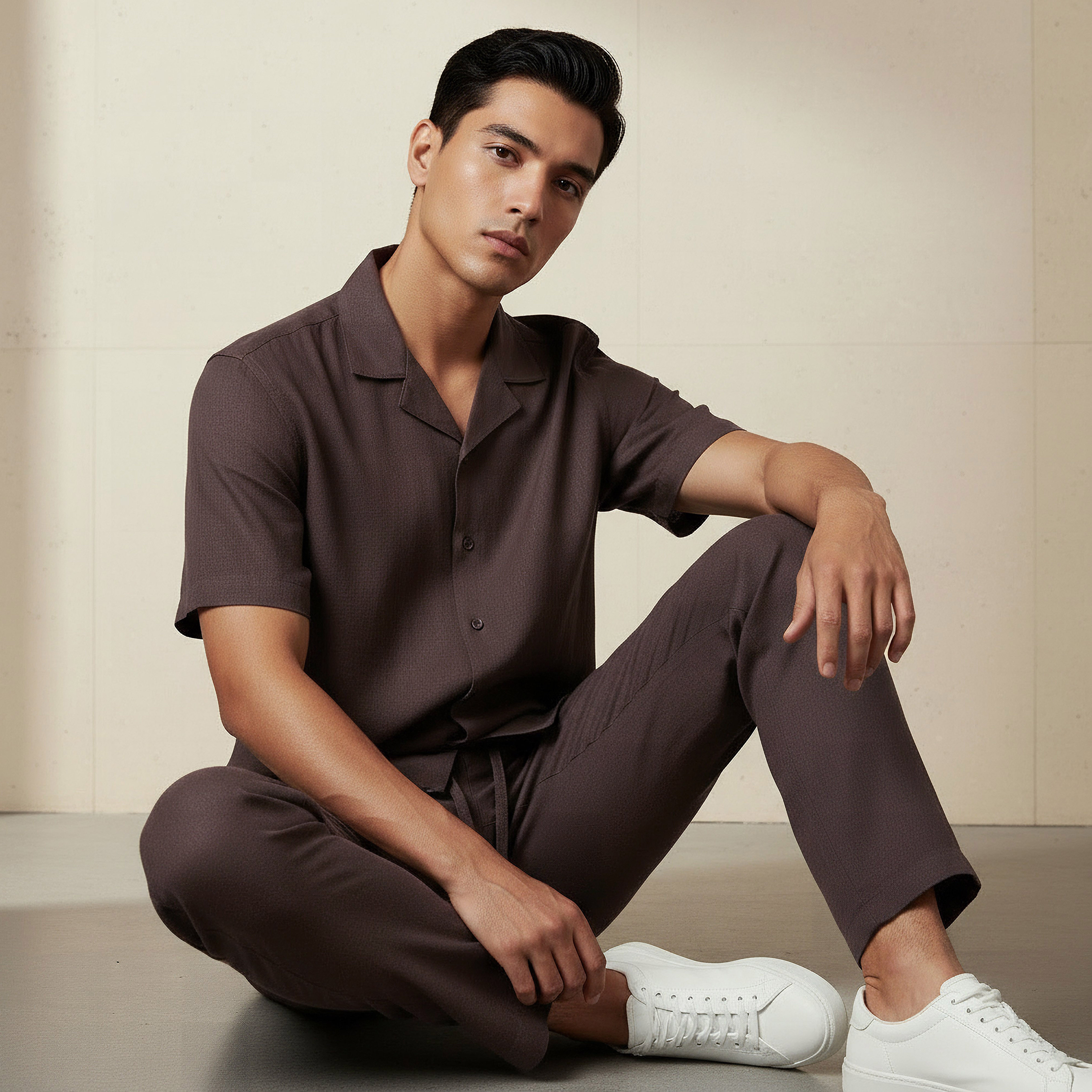 قميص من مزيج الكتان بقصة عادية وياقة كامب وأكمام قصيرة للرجال-men-clothing-shirts-image-1