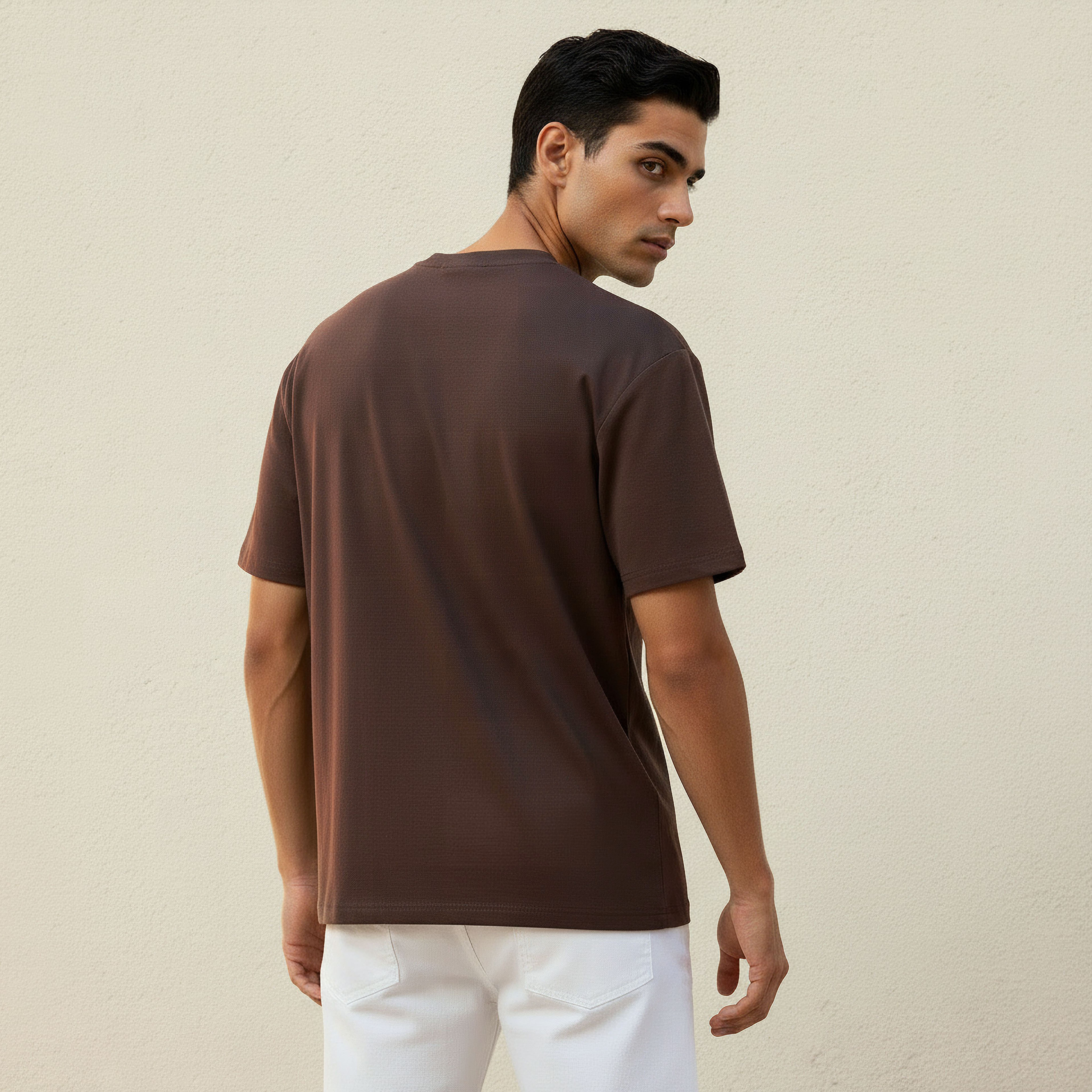 تيشيرت بقصة مريحة وياقة ضيقة وأكمام قصيرة للرجال-men-clothing-tshirtsandpolos-tshirts-image-4