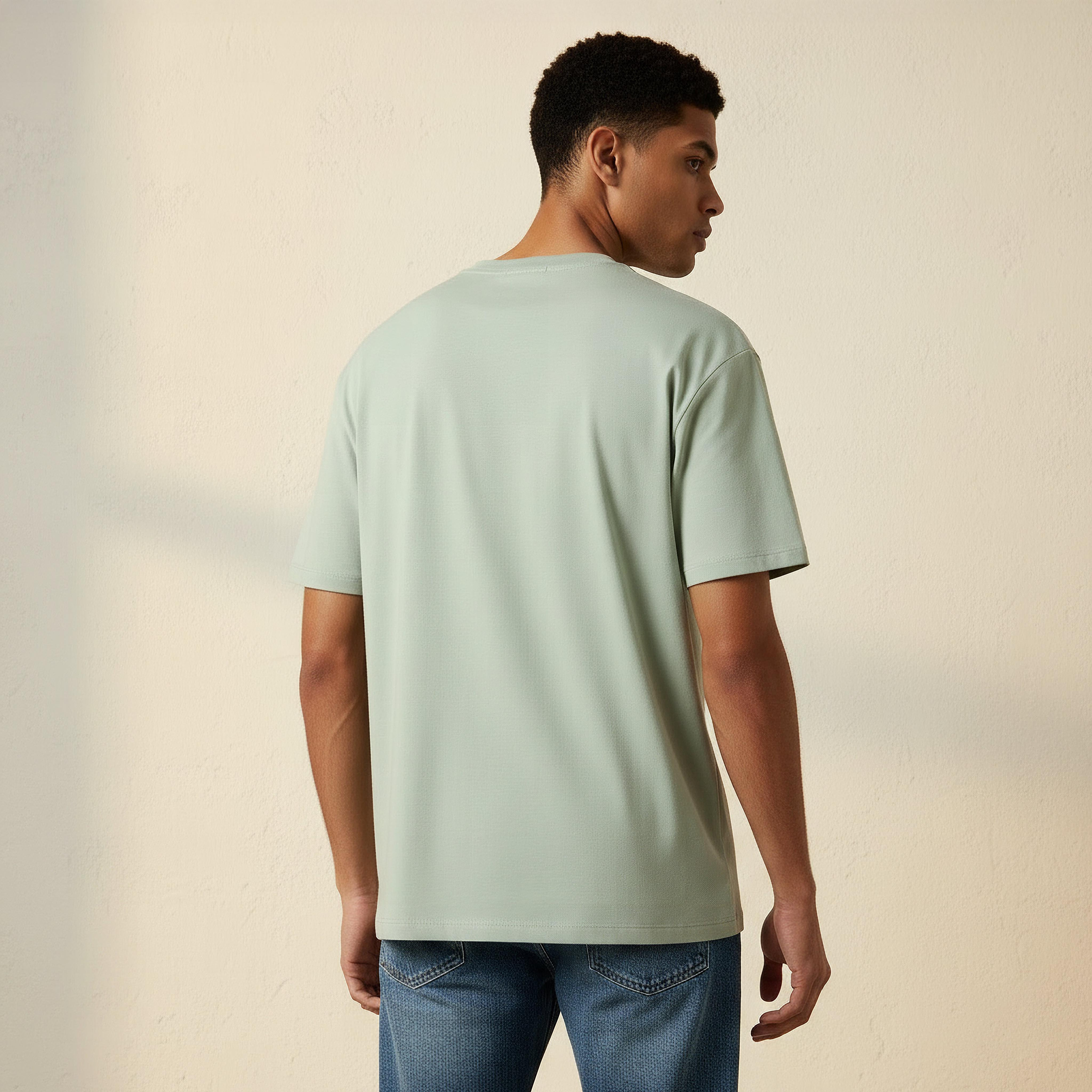 تيشيرت بقصة مريحة وياقة ضيقة وأكمام قصيرة للرجال-men-clothing-tshirtsandpolos-tshirts-image-4