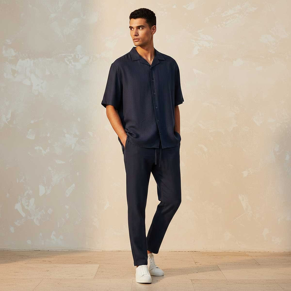 قميص مزيج الكتان بقصة عادية وياقة كامب من سبلاش بيسك-men-clothing-shirts-image-3
