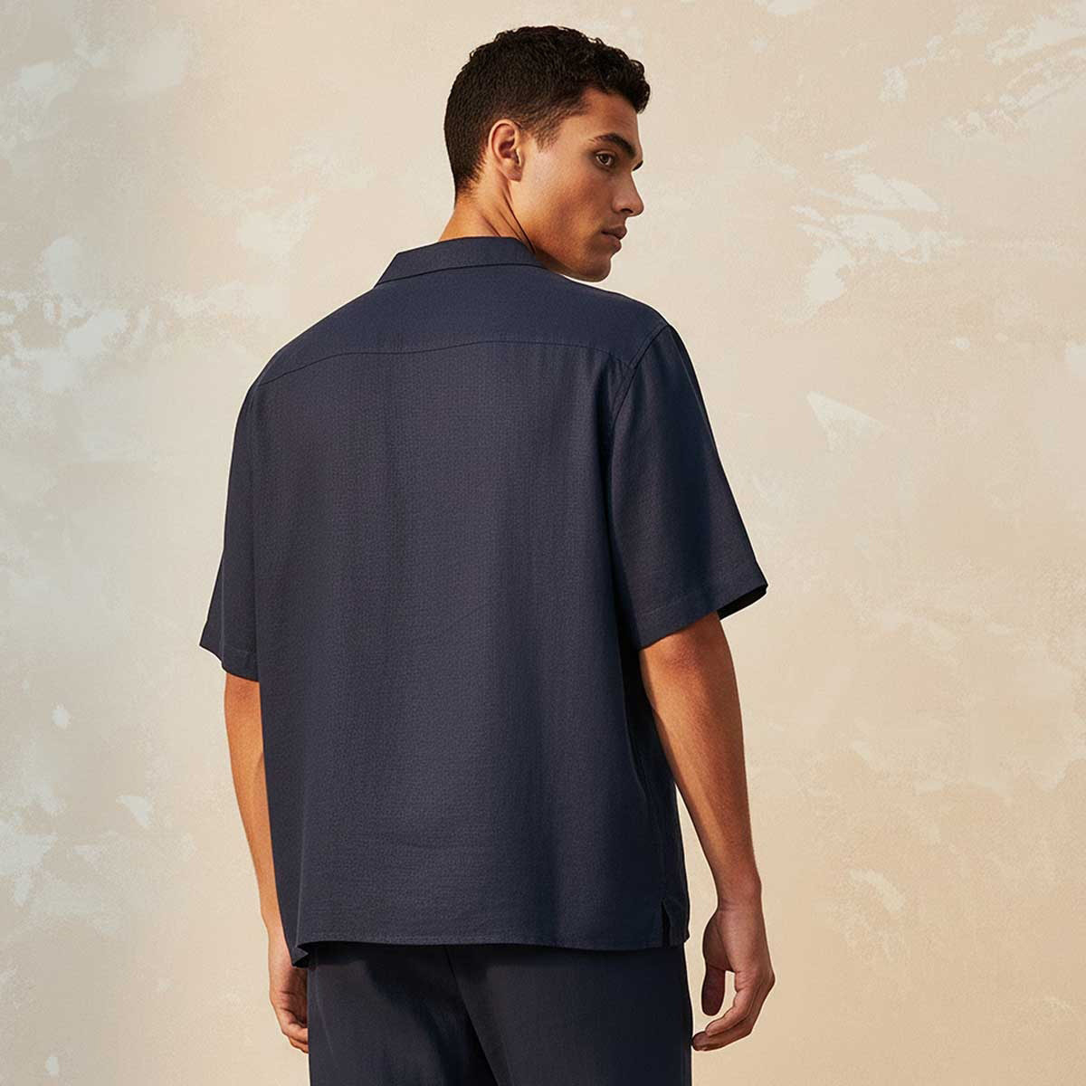 قميص مزيج الكتان بقصة عادية وياقة كامب من سبلاش بيسك-men-clothing-shirts-image-4