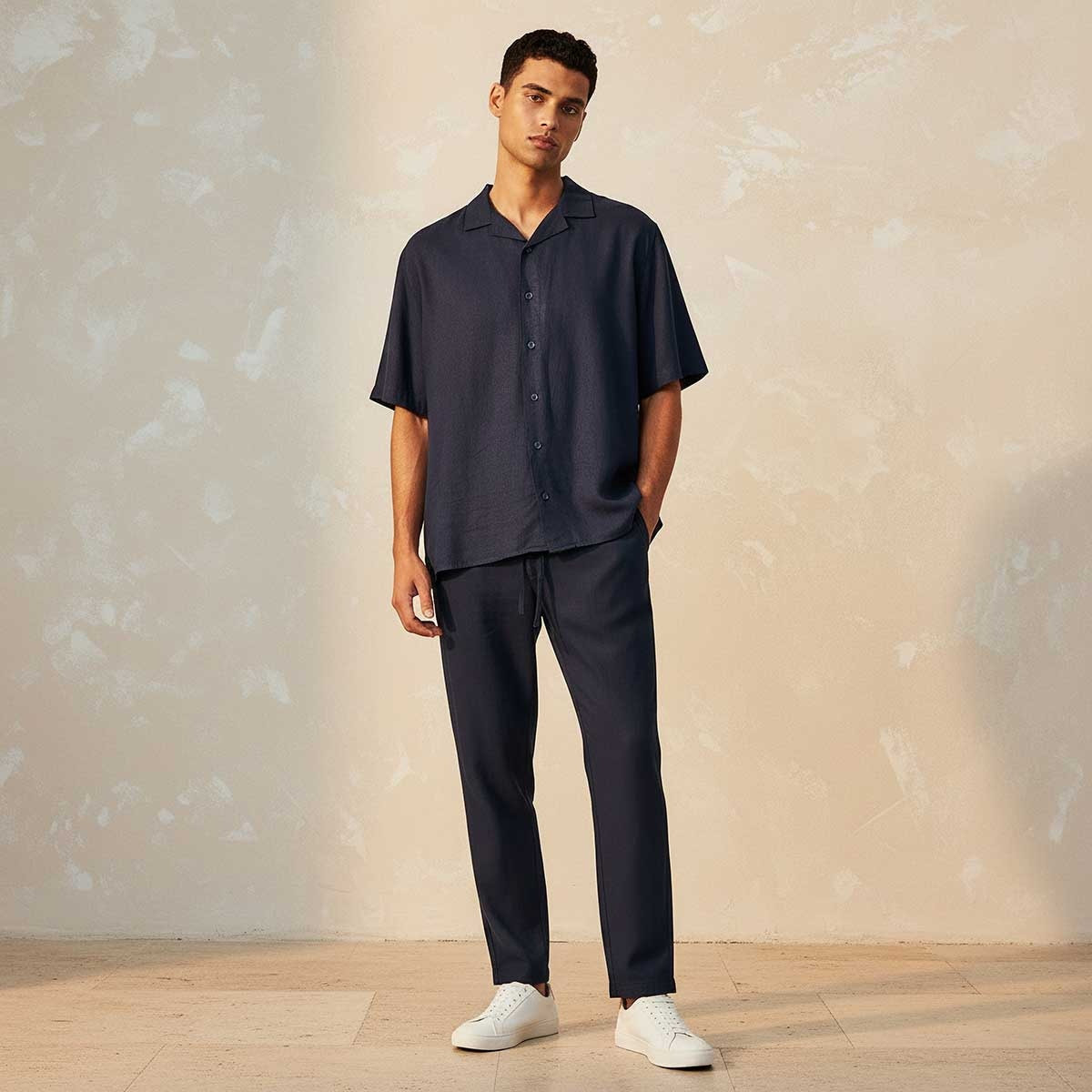 قميص مزيج الكتان بقصة عادية وياقة كامب من سبلاش بيسك-men-clothing-shirts-image-5