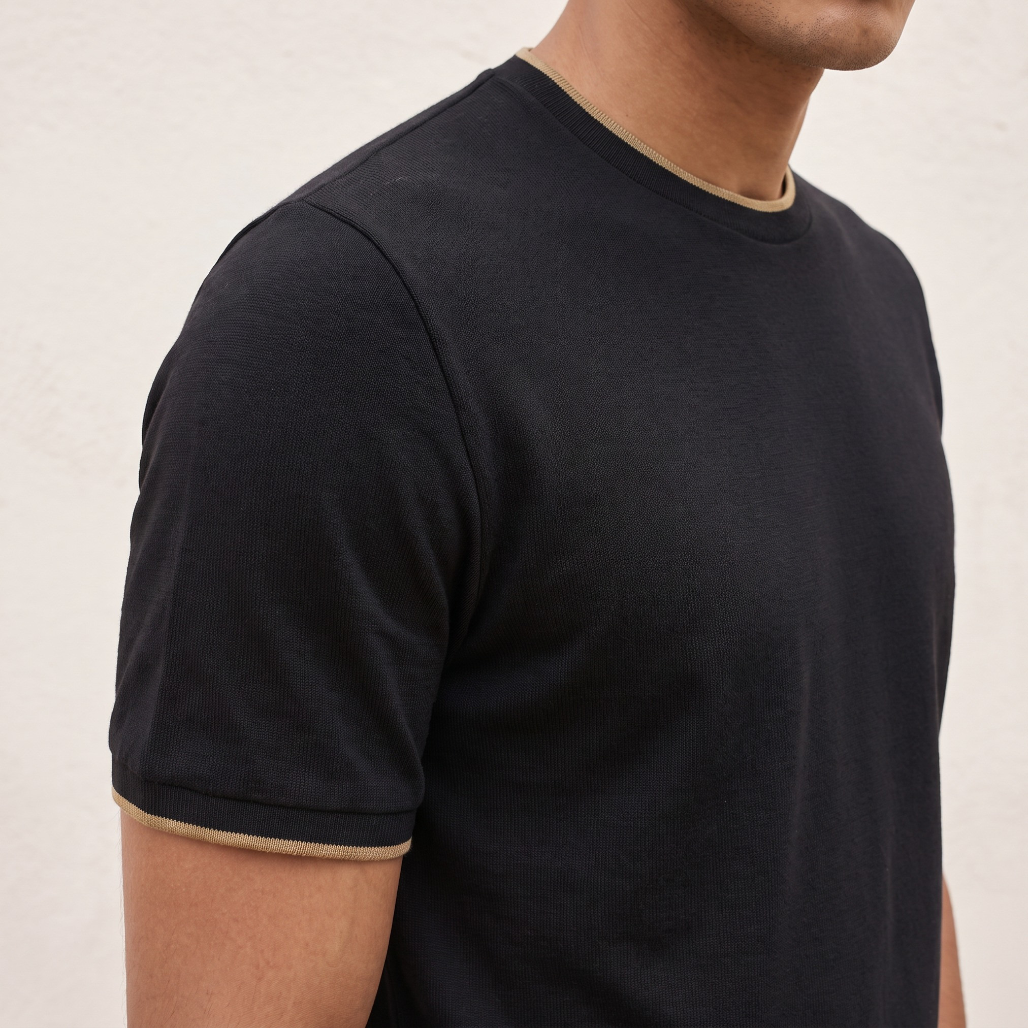 تيشيرت بيكيه كريب بقصّة عادية وياقة ضيّقة من سبلاش بيزكس-men-clothing-tshirtsandpolos-tshirts-image-2