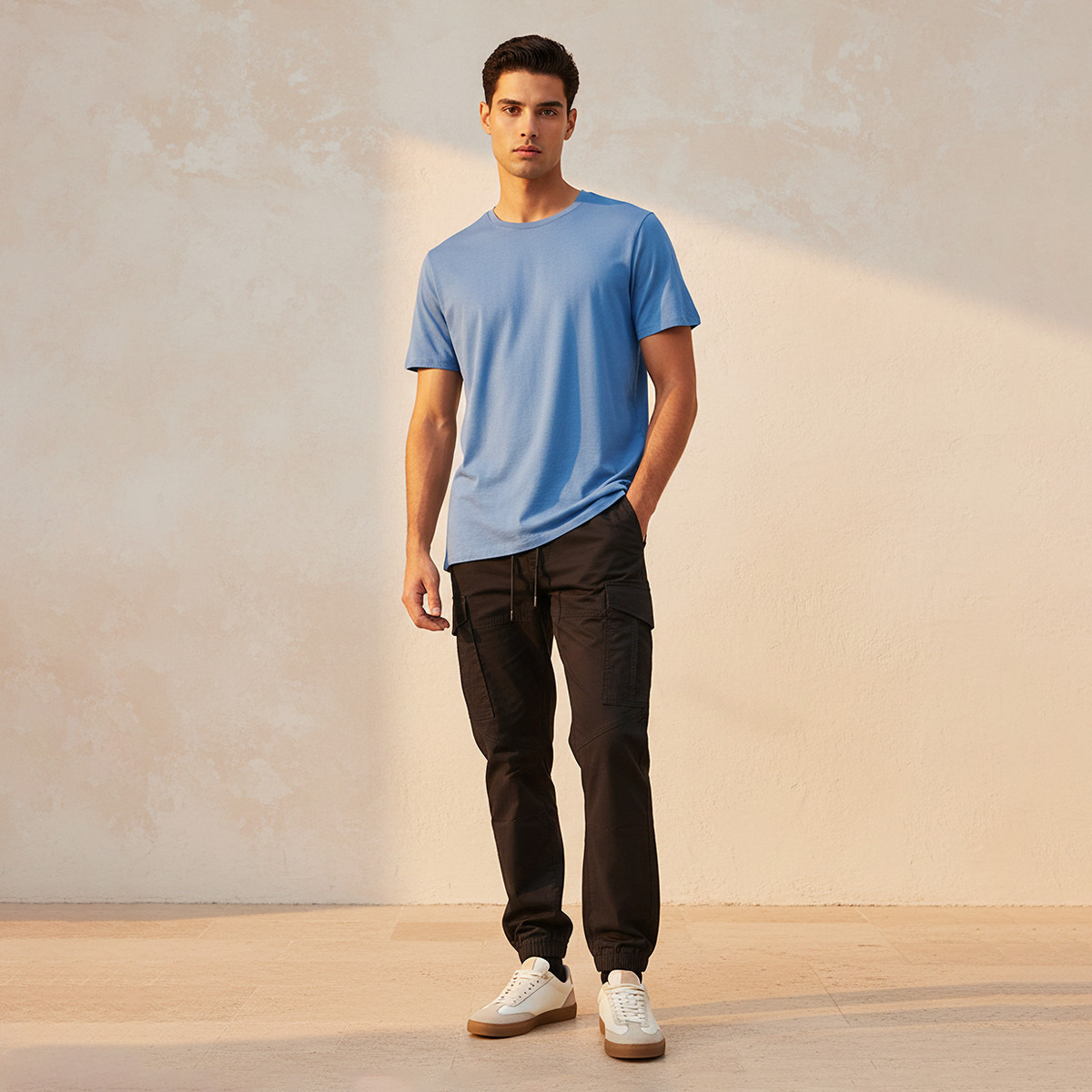 تيشيرت بقصّة عادية وياقة ضيقة وأكمام قصيرة للرجال-men-clothing-tshirtsandpolos-tshirts-image-3