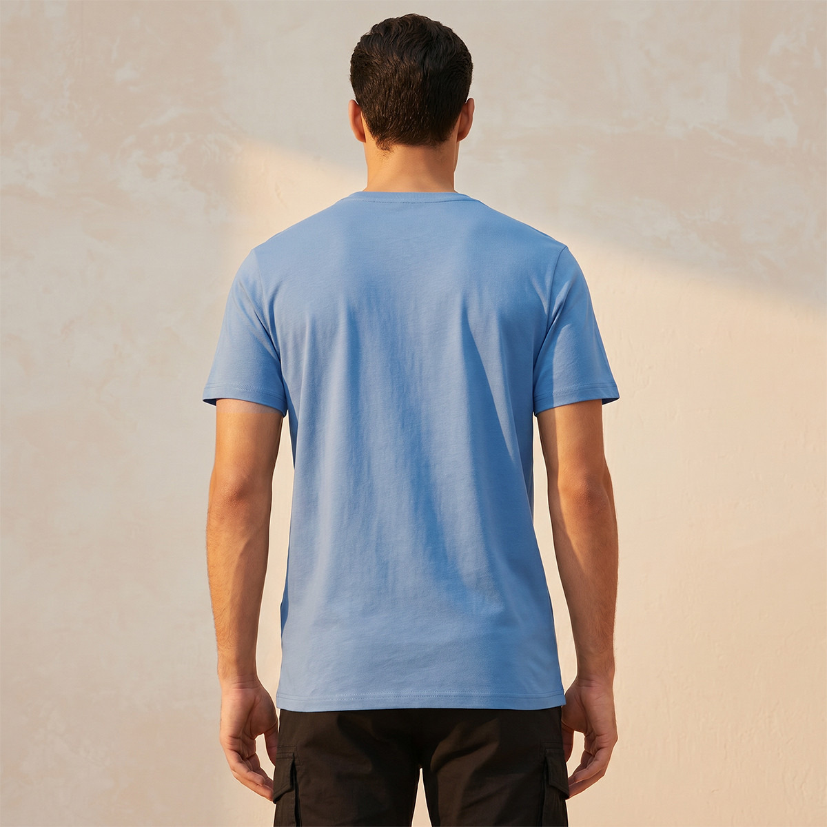 تيشيرت بقصّة عادية وياقة ضيقة وأكمام قصيرة للرجال-men-clothing-tshirtsandpolos-tshirts-image-4