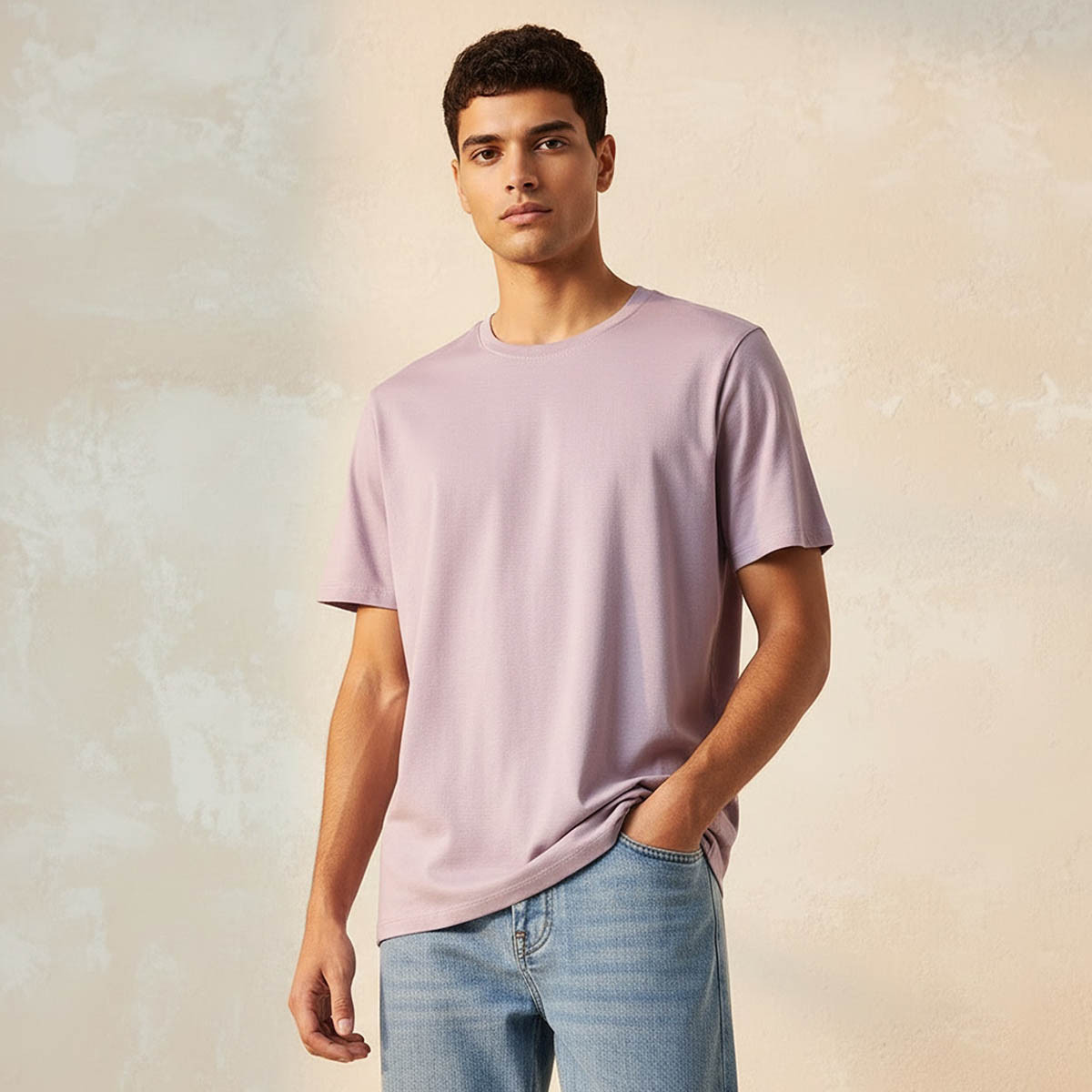 تيشيرت بقصّة عادية وياقة ضيقة وأكمام قصيرة للرجال-men-clothing-tshirtsandpolos-tshirts-image-1