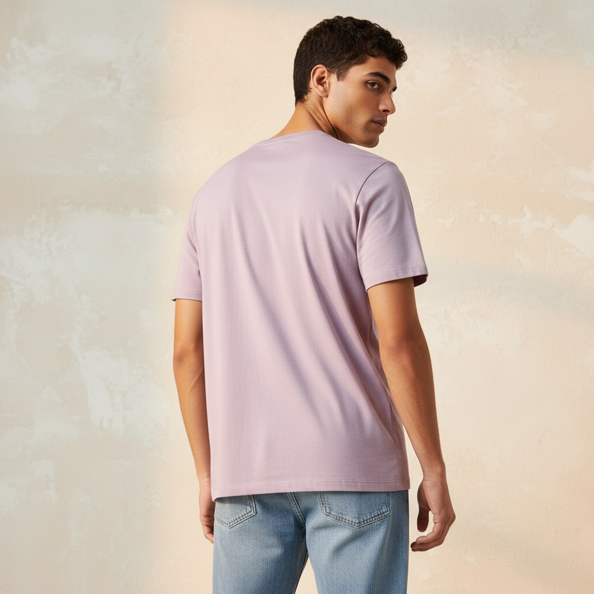تيشيرت بقصّة عادية وياقة ضيقة وأكمام قصيرة للرجال-men-clothing-tshirtsandpolos-tshirts-image-4