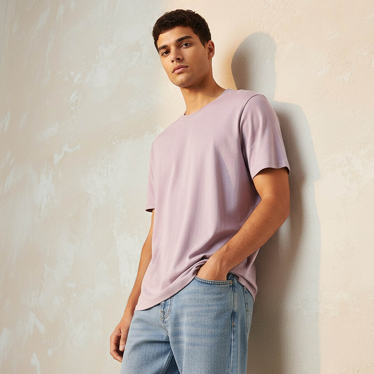 تيشيرت بقصّة عادية وياقة ضيقة وأكمام قصيرة للرجال-men-clothing-tshirtsandpolos-tshirts-image-5