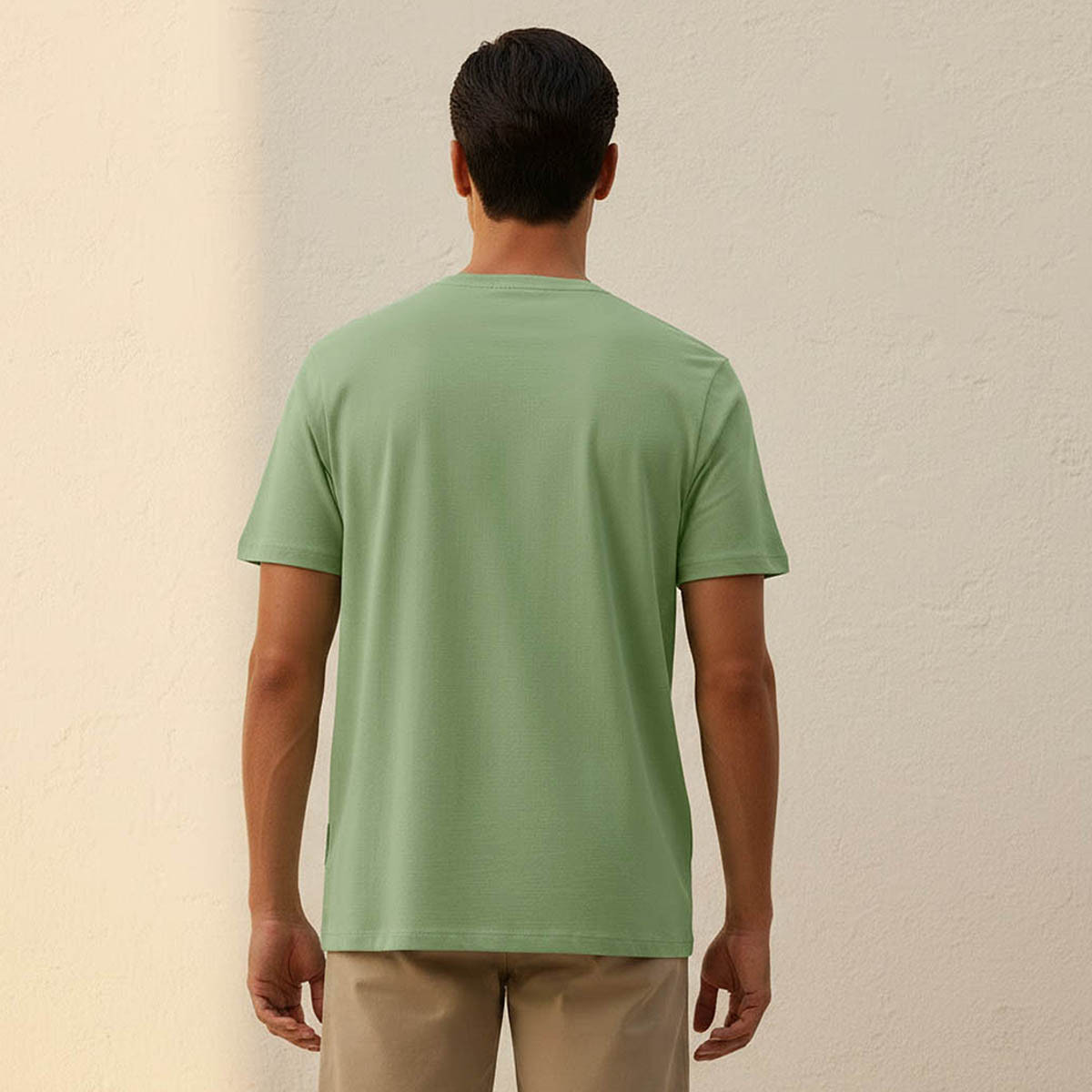 تيشيرت بقصّة عادية وياقة ضيقة وأكمام قصيرة للرجال-men-clothing-tshirtsandpolos-tshirts-image-4