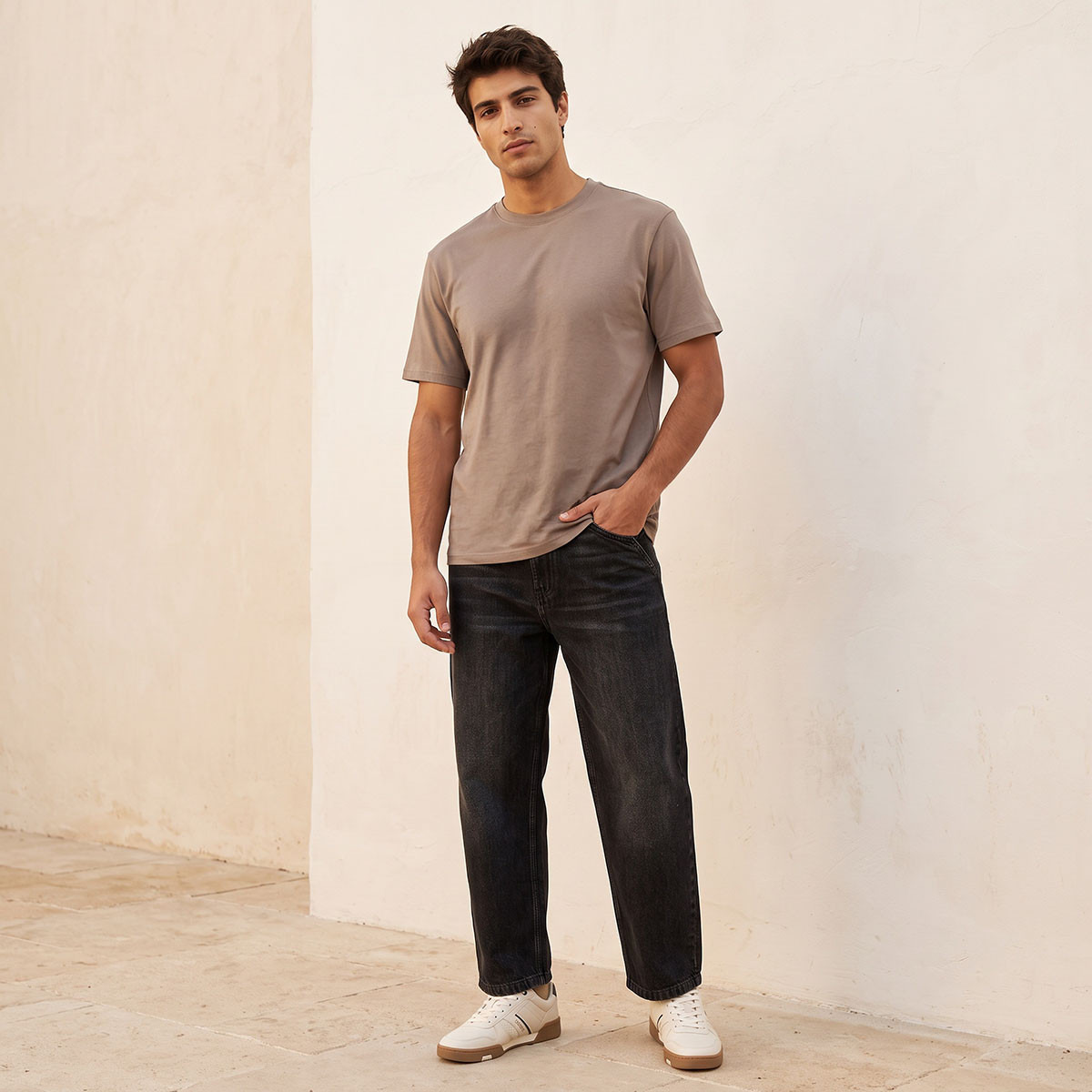تيشيرت بياقة ضيقة وقصة مريحة وأكمام قصيرة من سبلاش بيزك-men-clothing-tshirtsandpolos-tshirts-image-2