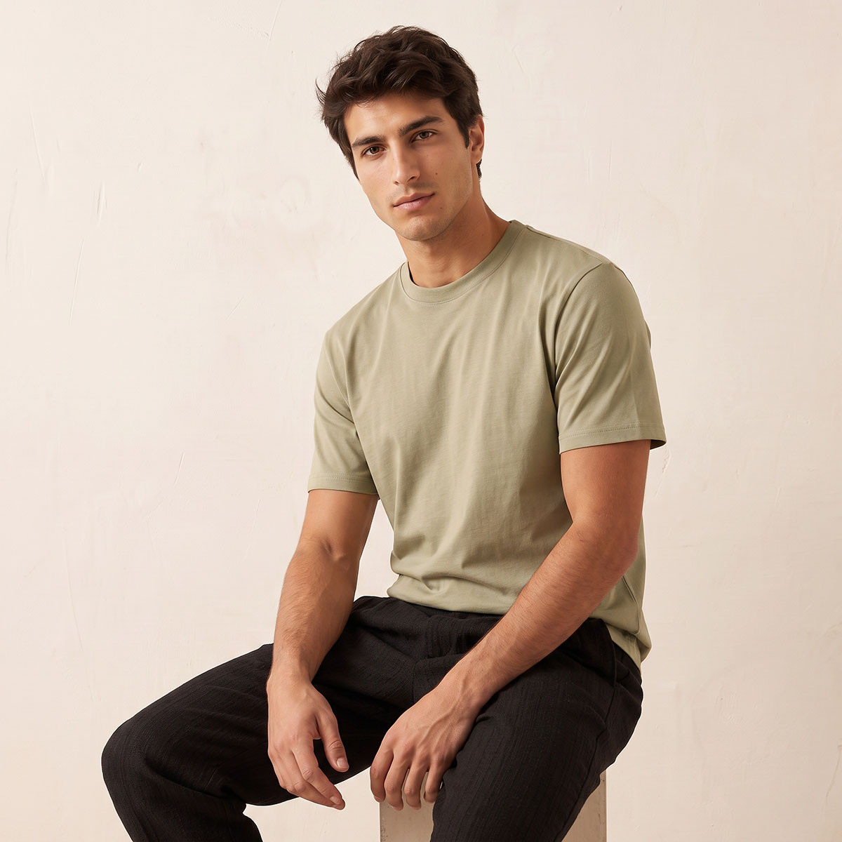 تيشيرت بياقة ضيقة وقصة مريحة وأكمام قصيرة من سبلاش بيزك-men-clothing-tshirtsandpolos-tshirts-image-1