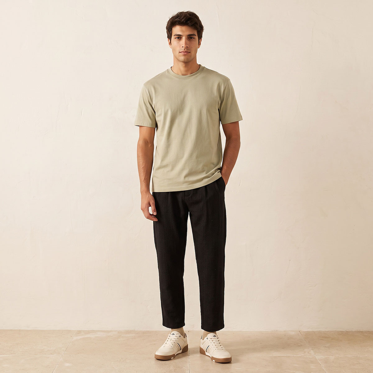 تيشيرت بياقة ضيقة وقصة مريحة وأكمام قصيرة من سبلاش بيزك-men-clothing-tshirtsandpolos-tshirts-image-2