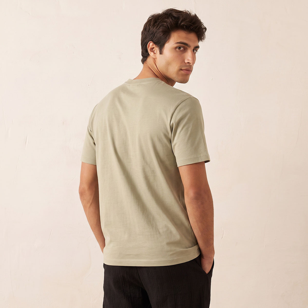 تيشيرت بياقة ضيقة وقصة مريحة وأكمام قصيرة من سبلاش بيزك-men-clothing-tshirtsandpolos-tshirts-image-3